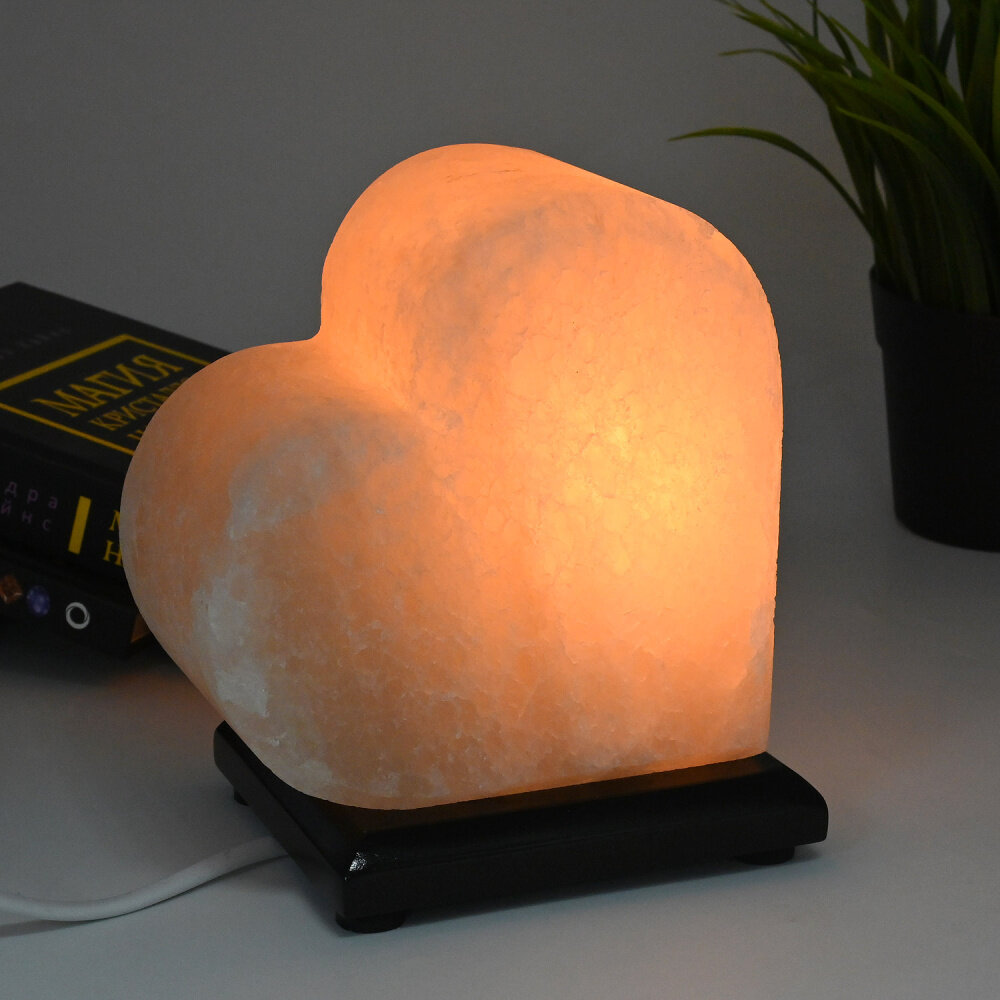 Солевая лампа "Сердце" 2-4кг, белая соль, свечение теплое - фотография № 1
