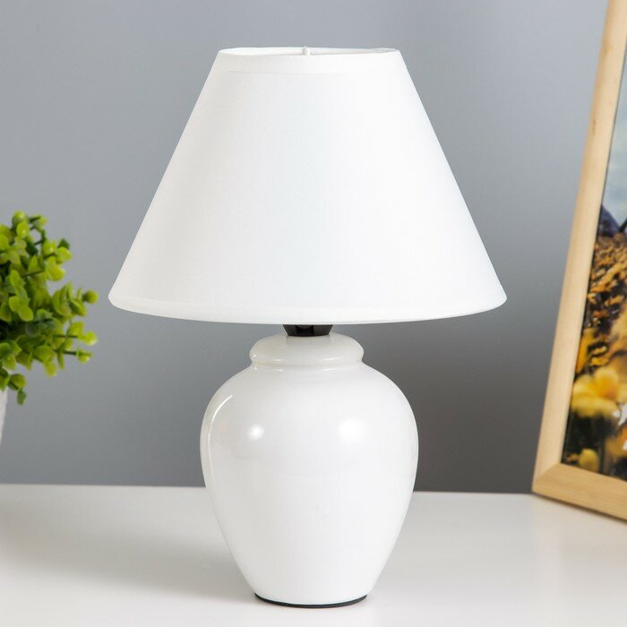 фото Лампа настольная "Азалия "E14, 220V, белая RISALUX