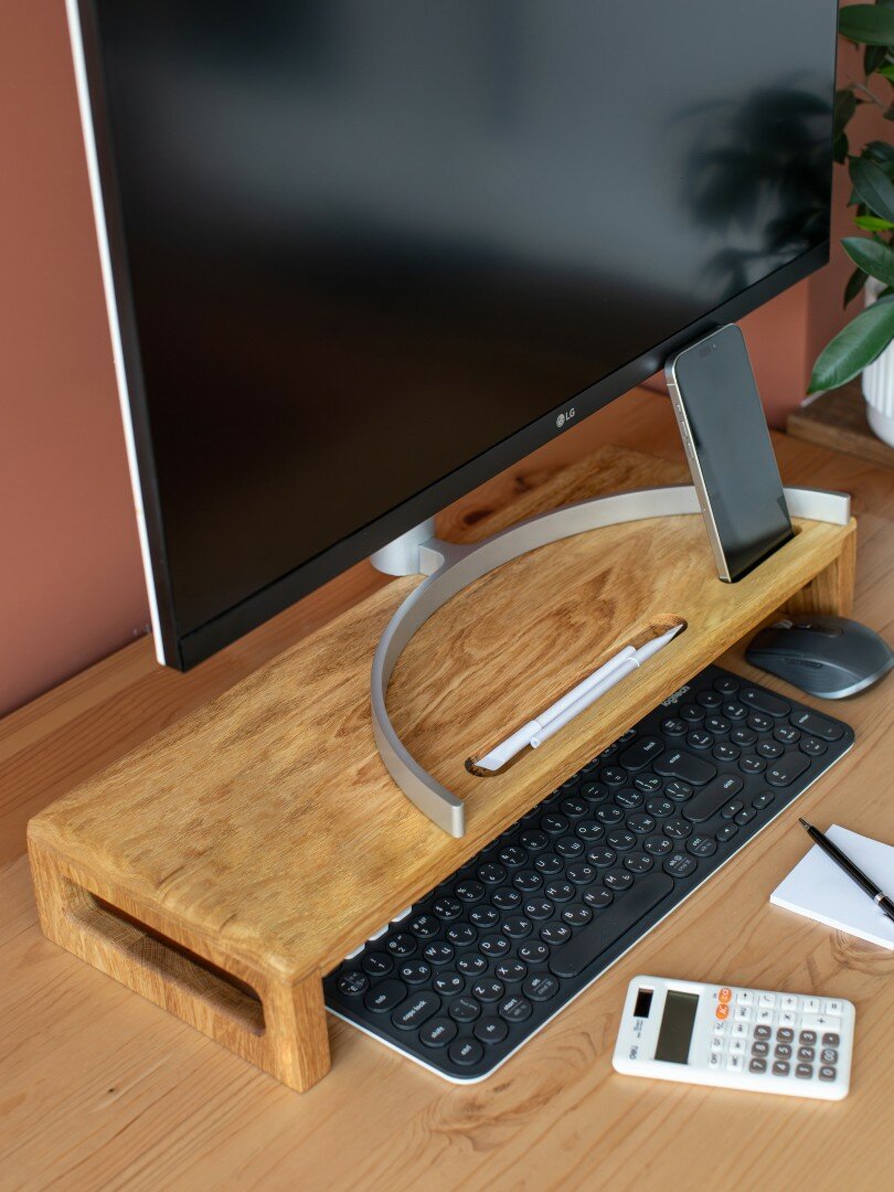 фото Подставка для монитора из дуба в натуральном цвете