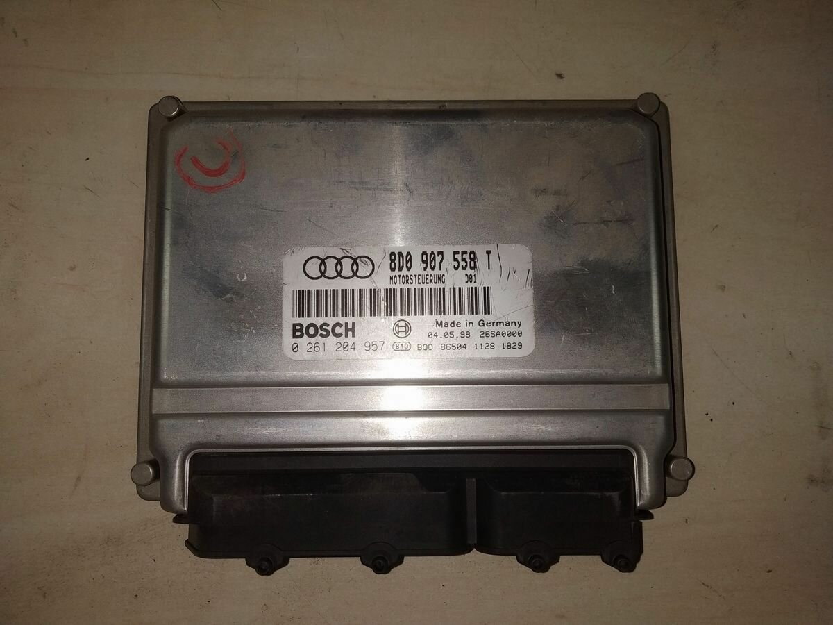 Блок управления двигателем Volkswagen Passat 5 ADR 8D0907558T