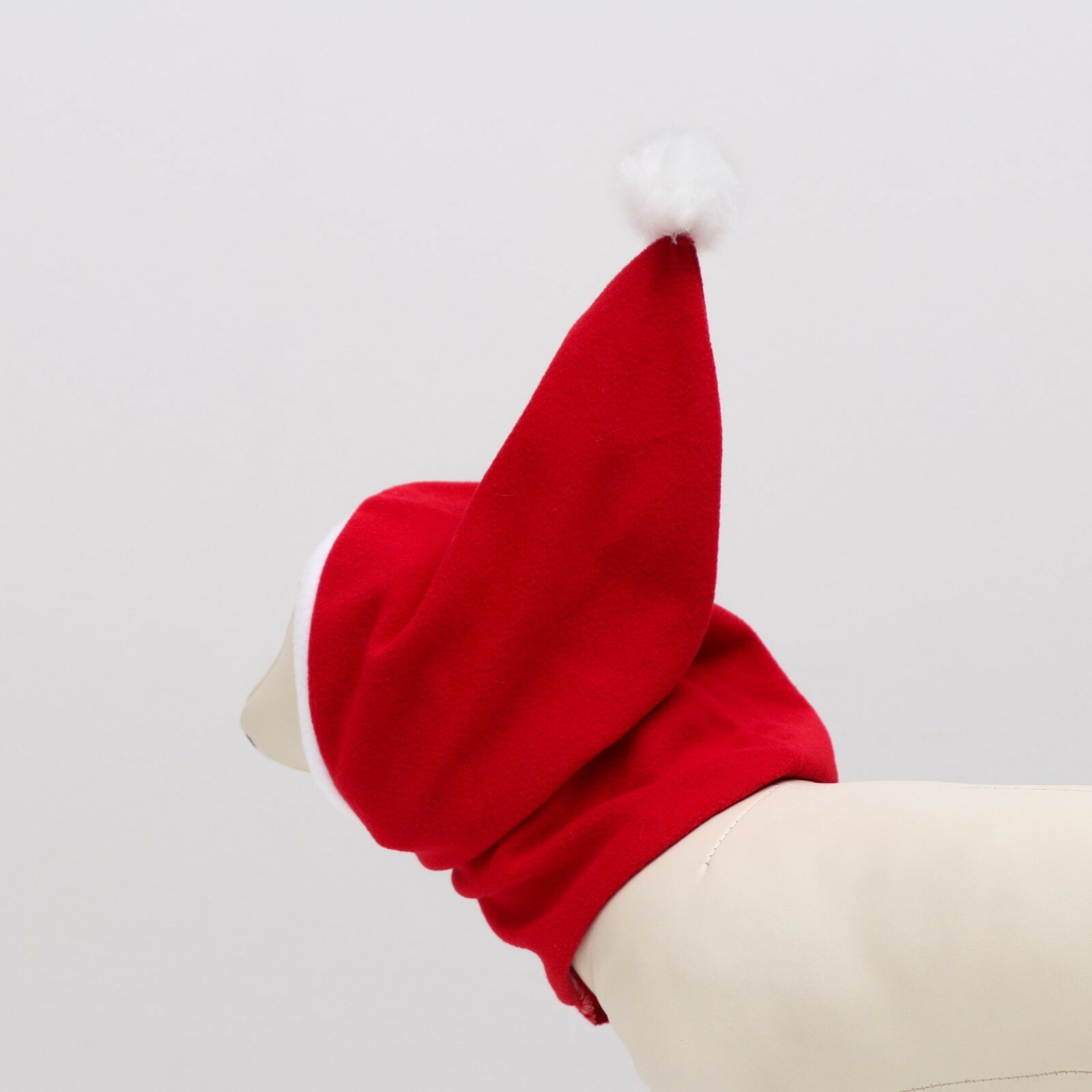 Шапочка новогодняя, флис, XS-S (ОМ 22-26, высота 20 см), бело-красная - фотография № 3