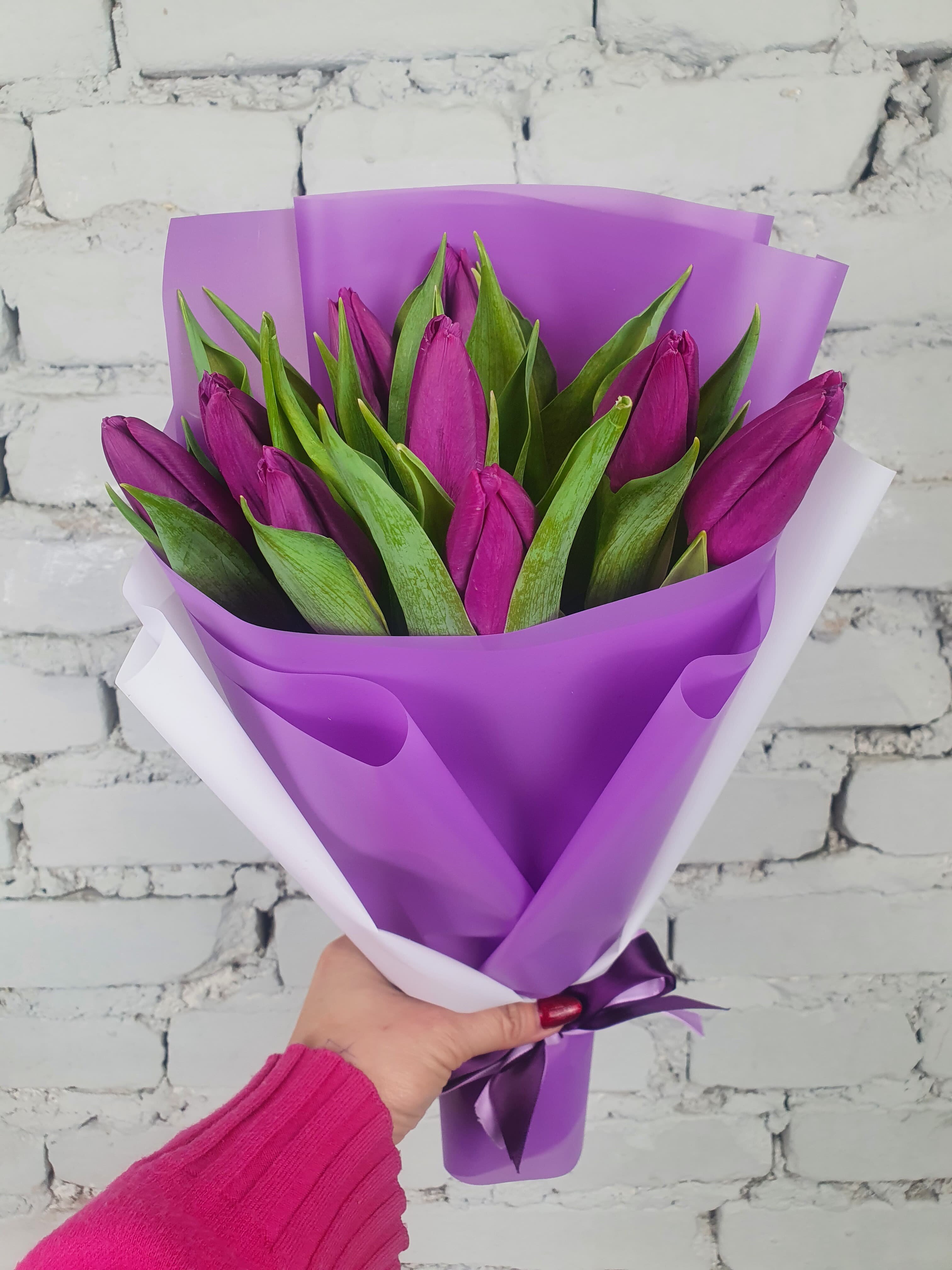 Букет 9 фиолетовых тюльпанов