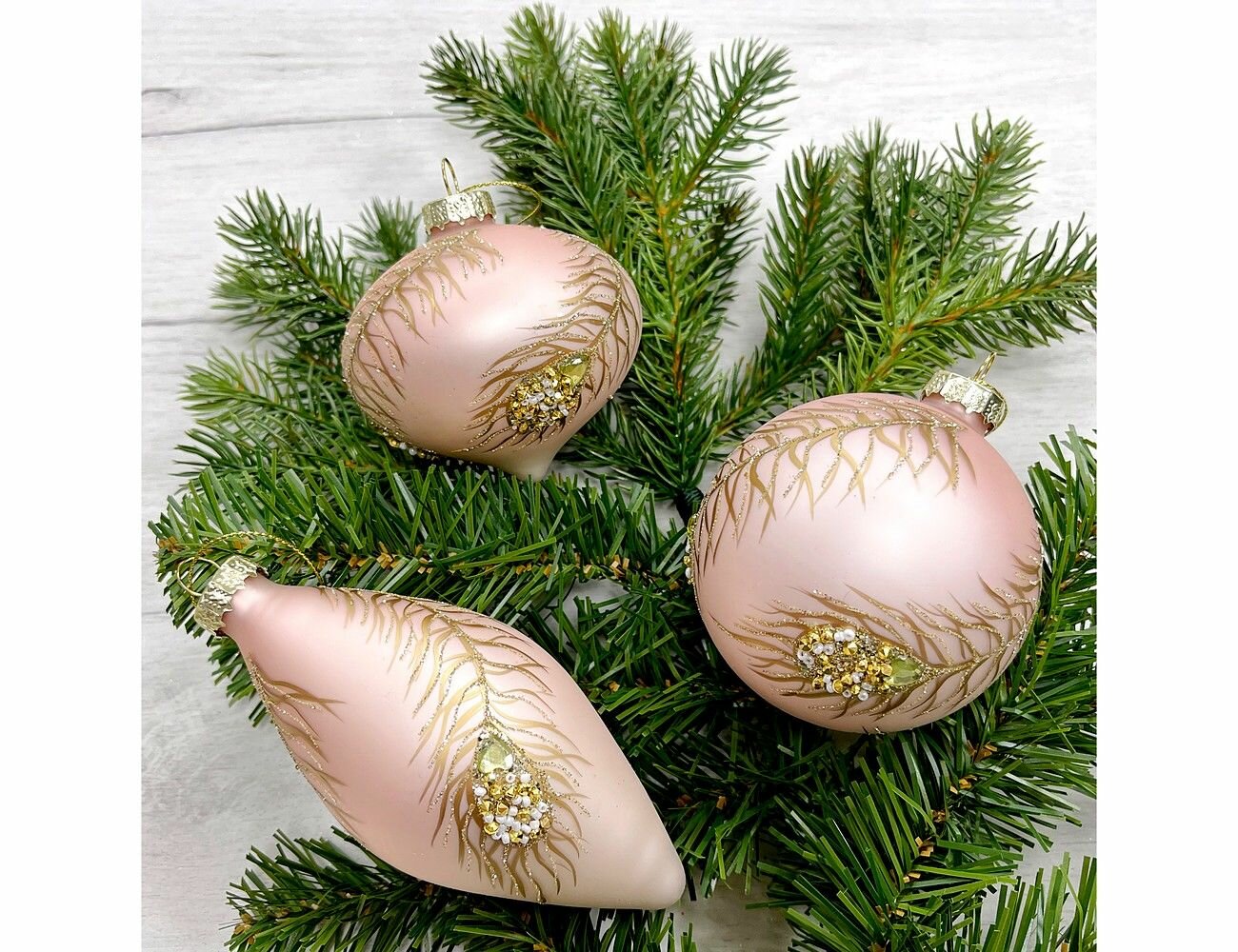Набор стеклянных шаров и украшений подарок золотого павлина стекло нежно-розовый 8 см (упаковка 12 шт.) Christmas Deluxe 87244-набор