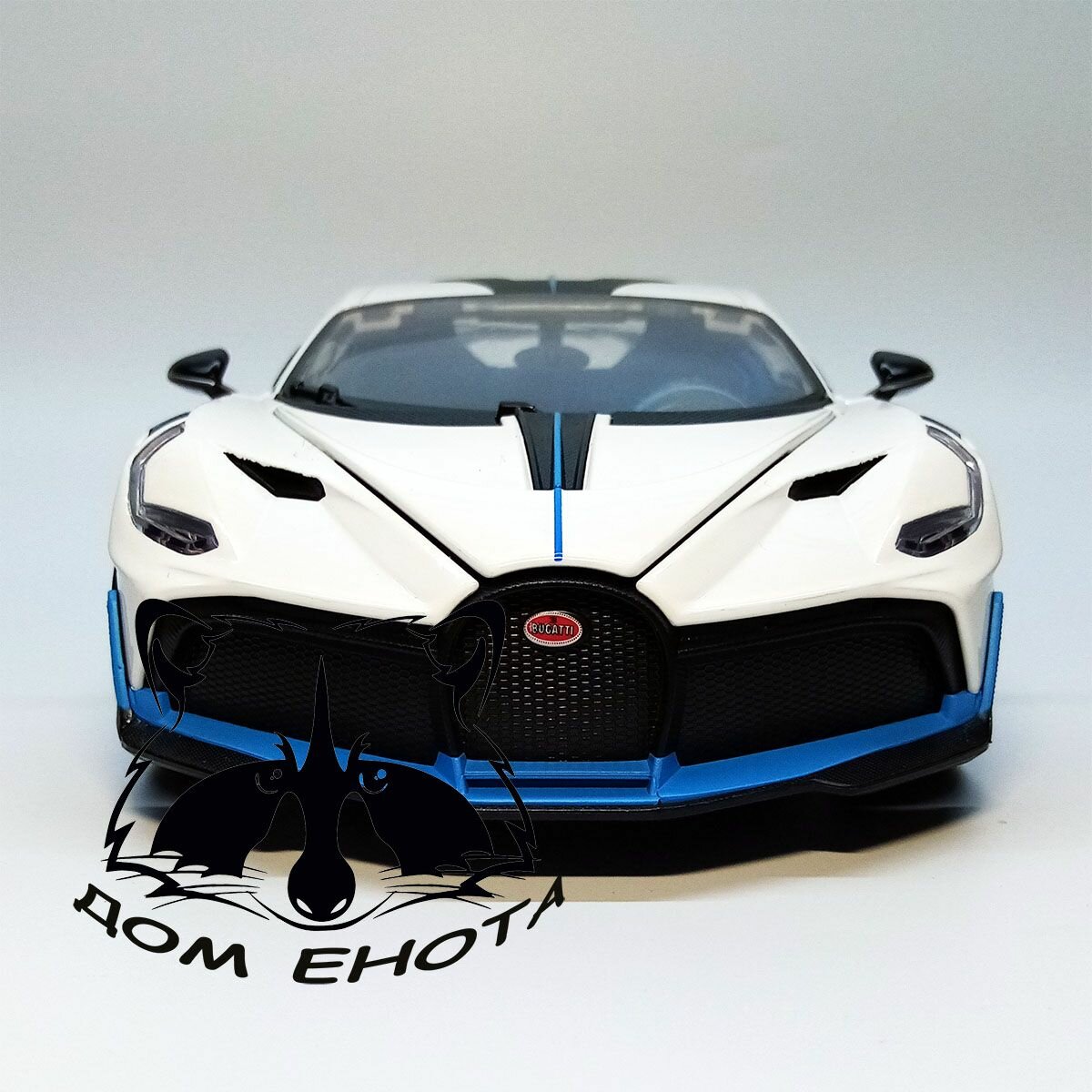 фото Машинка Bugatti Divo суперкар. Большая металлическая модель Бугатти Диво 25см