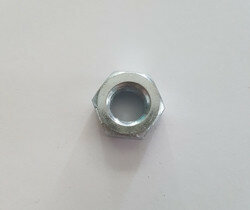 фото Гайка крепления ножа мотокосы М10 левая резьба универсальная с нейлоновым кольцом (М10*1,25)