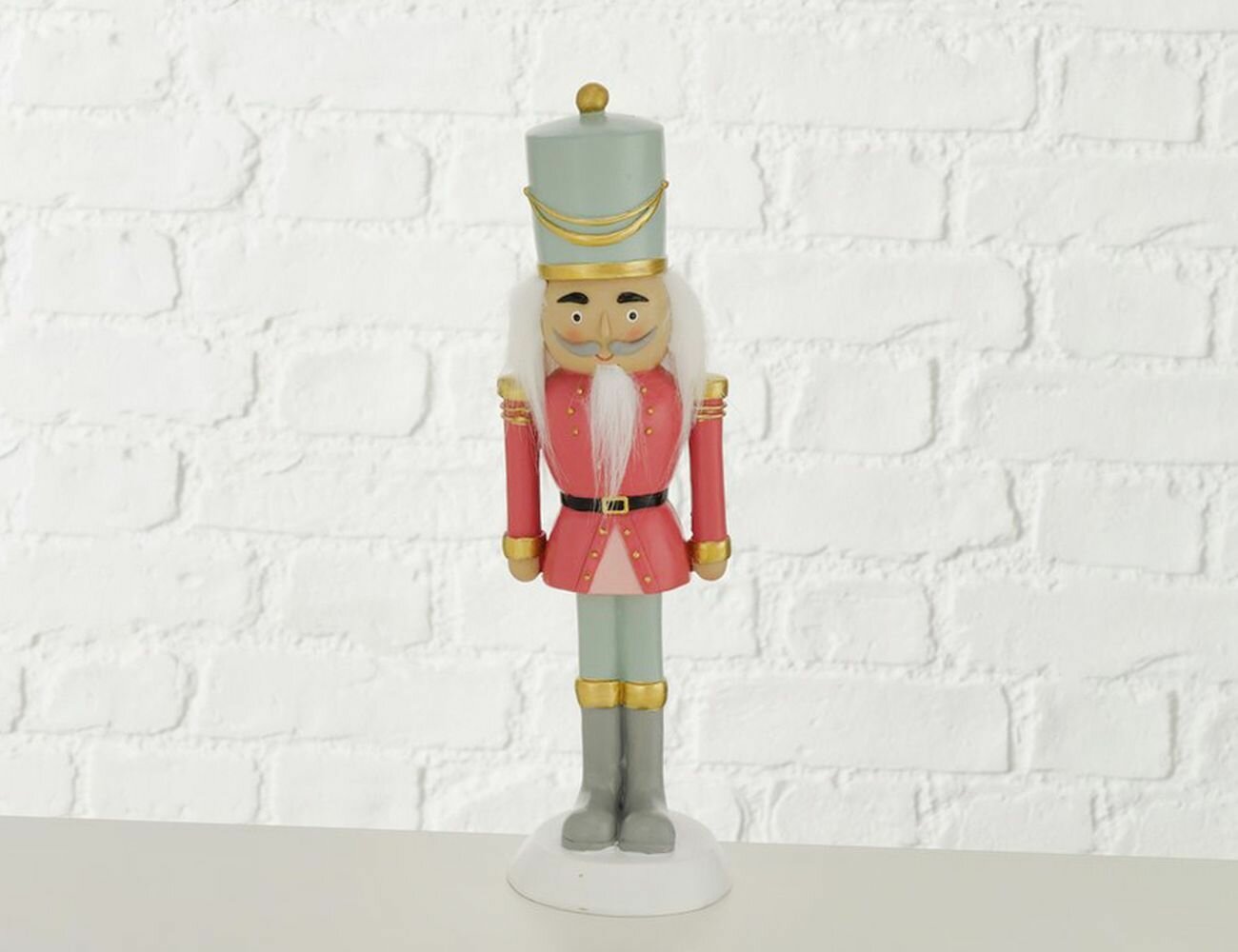 фото Декоративная фигурка улыбчивый щелкунчик в красном мундире, полистоун, 31 см, Boltze 2026070-3