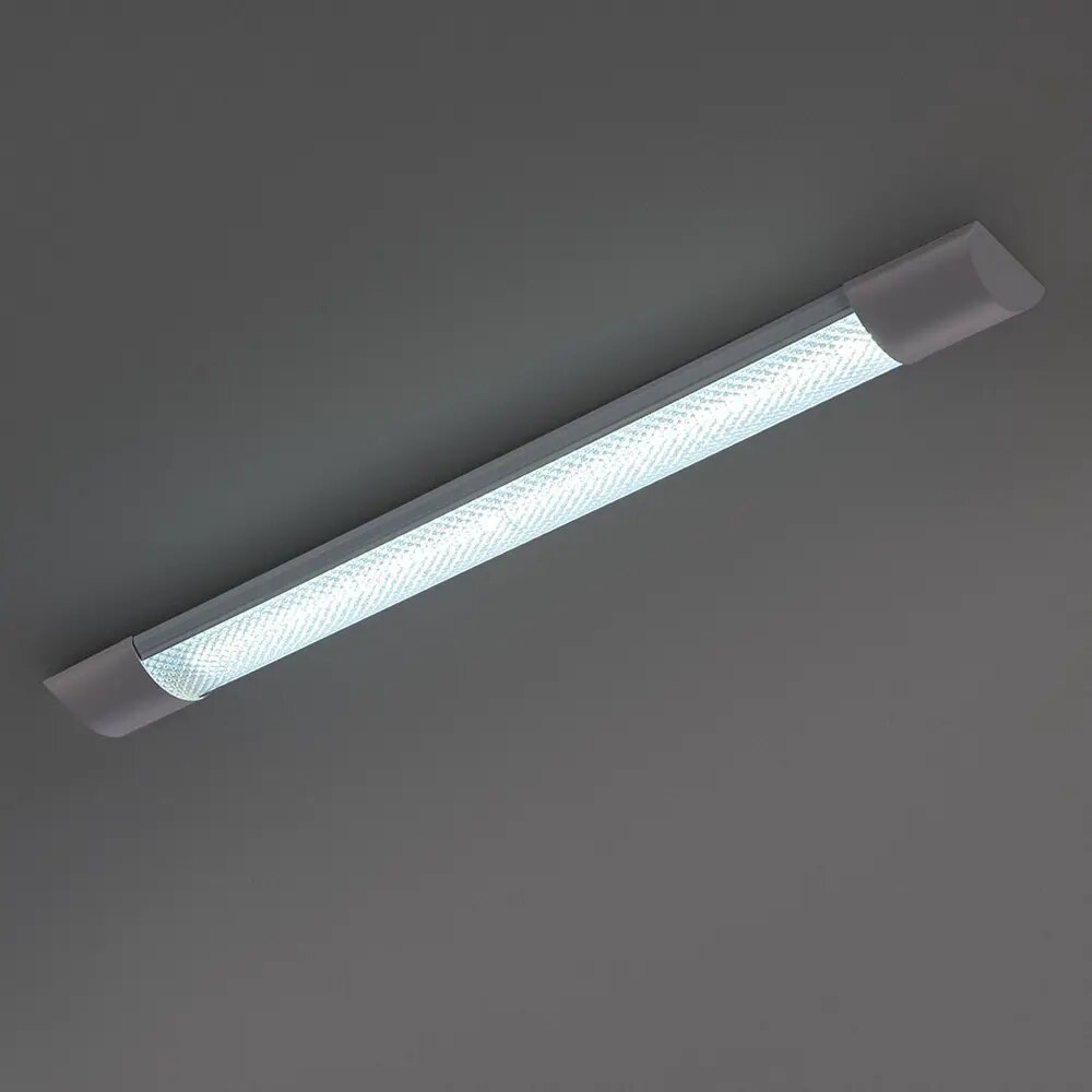 Светильник линейный светодиодный 590 мм 18 Вт, холодный белый свет - фотография № 2