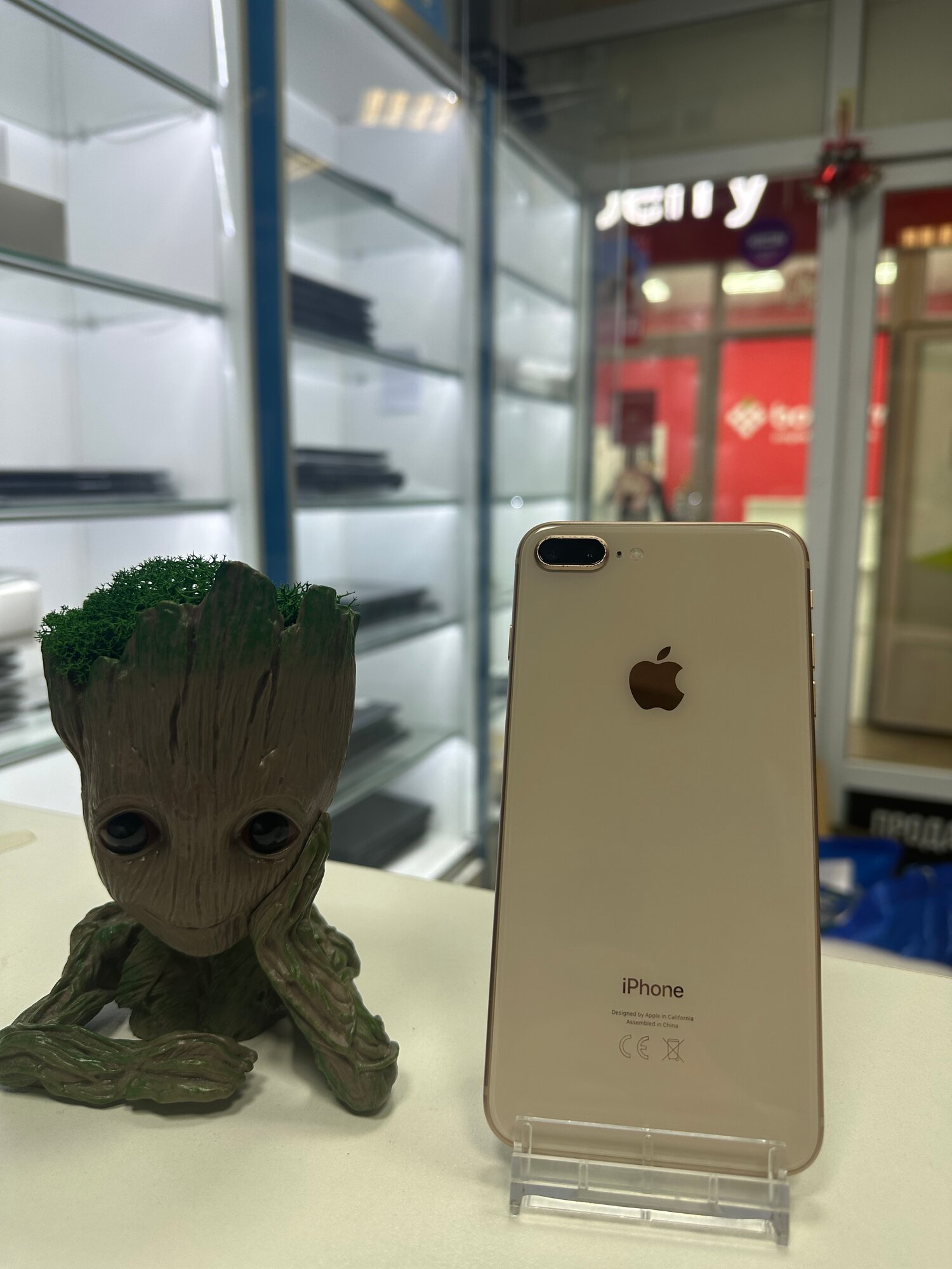 Смартфон Apple iPhone 8 Plus 64 ГБ RU, 1 SIM, золотой