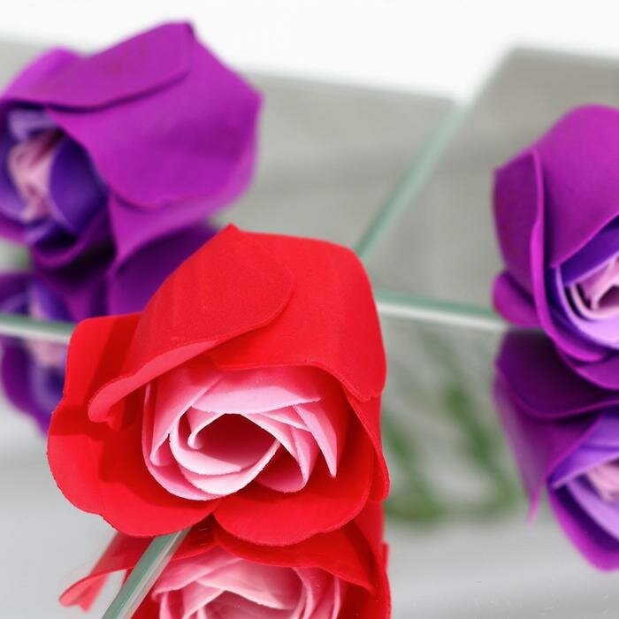 Мыльные розочки цветных оттенков и золотая роза, набор - фотография № 9
