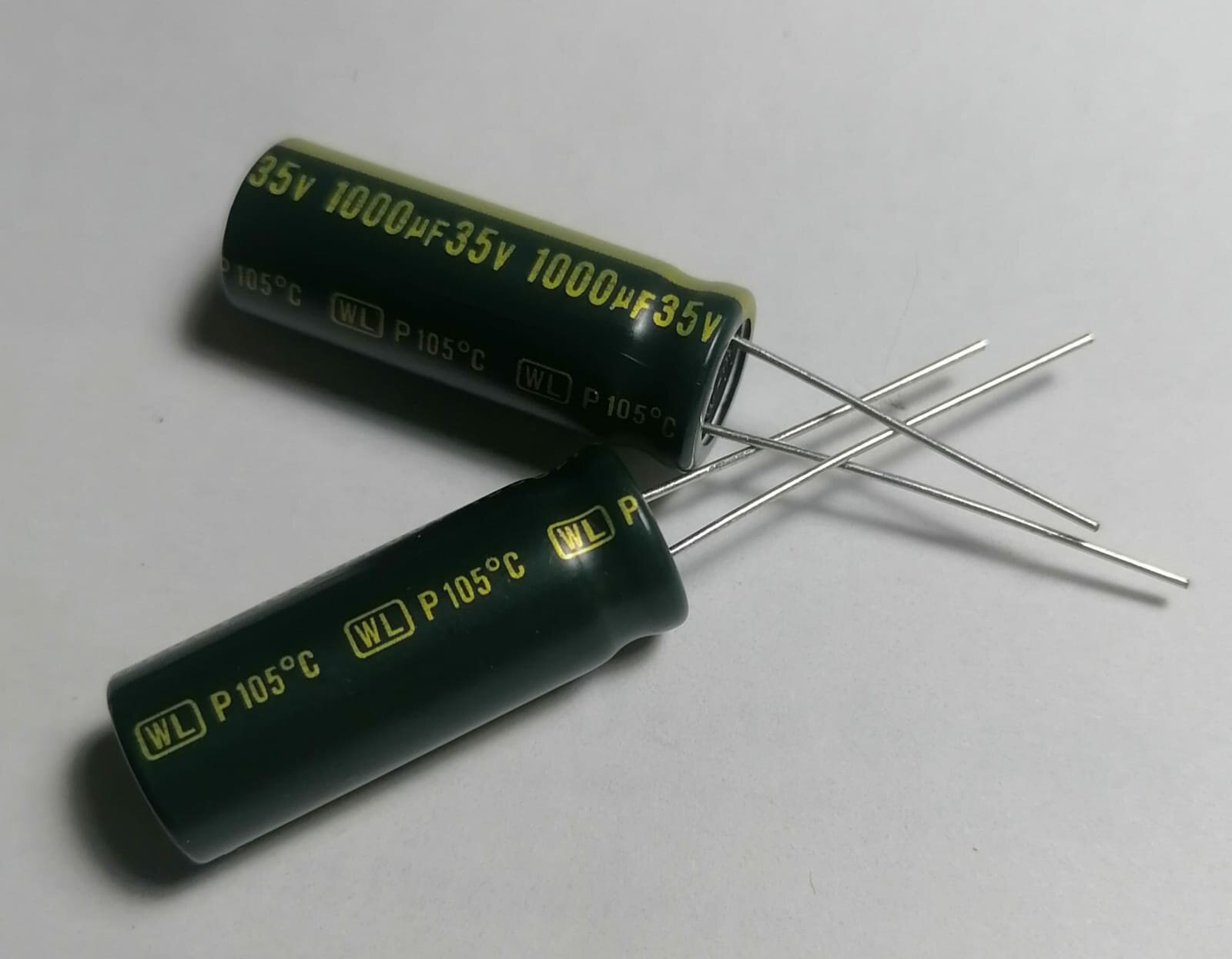 Конденсатор электролитический 1000х35В 105°C (WL) К50-35 (10х27) 2шт