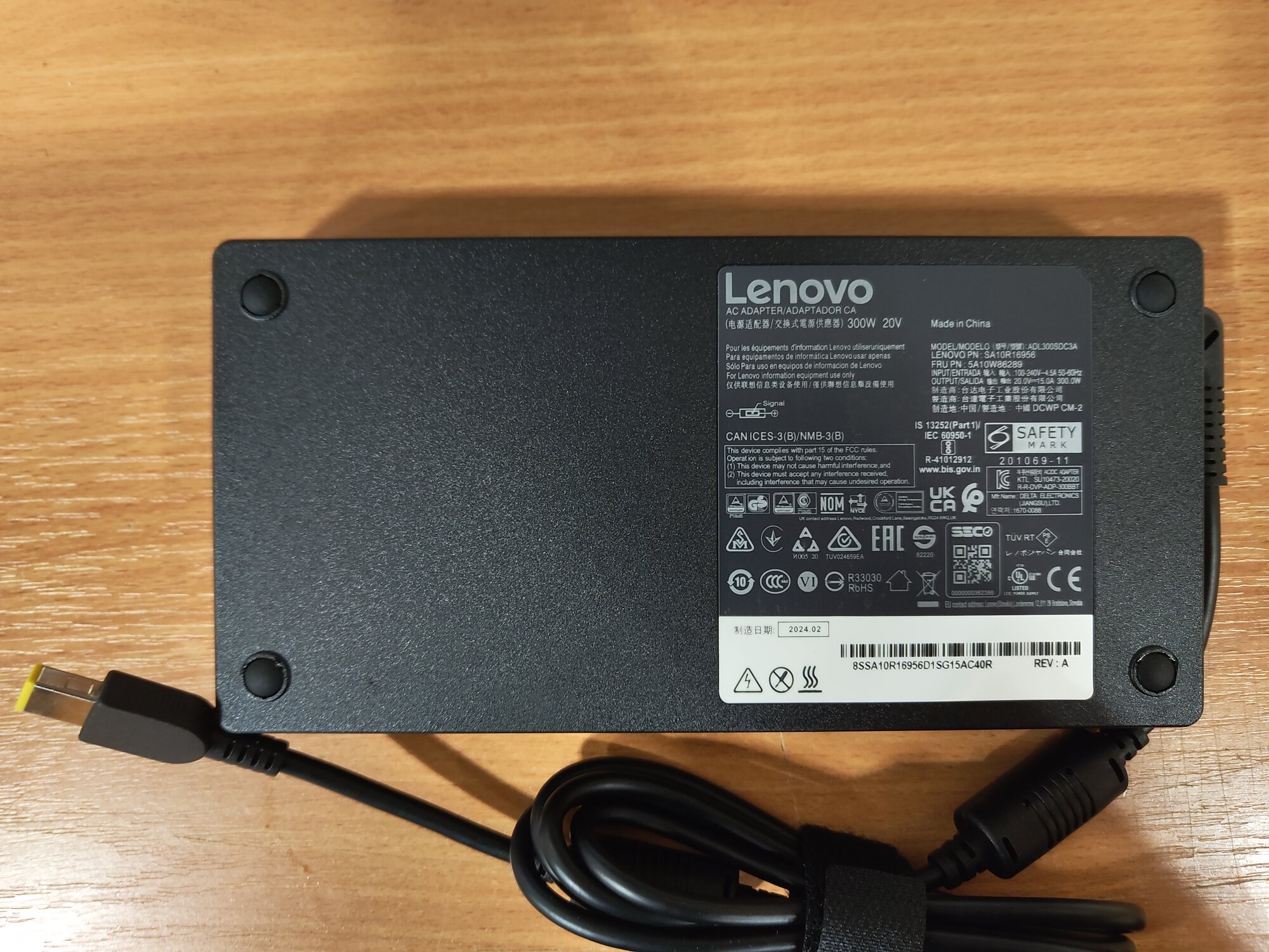 Блок питания Lenovo Flat (прямоугольный), 300W (20V, 15A) ORG