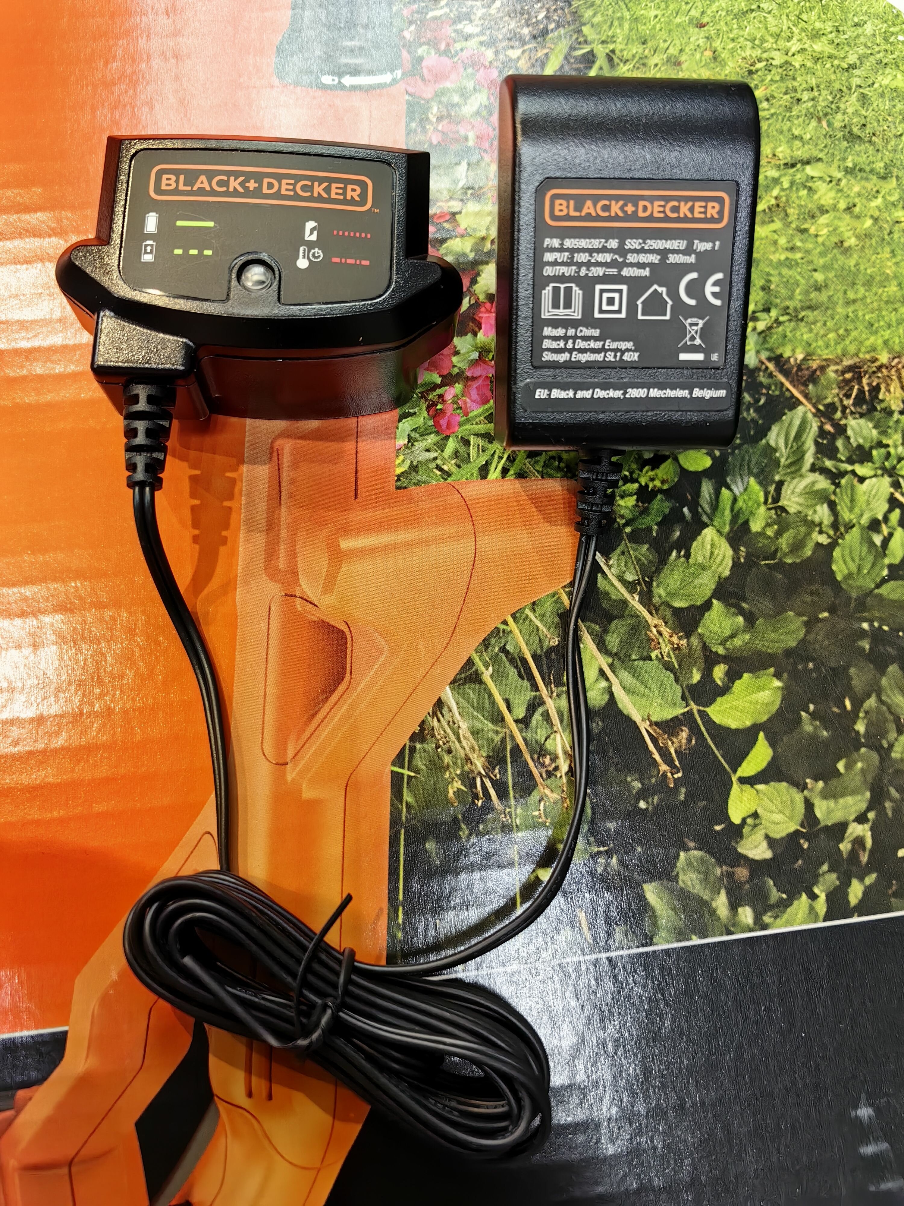 фото Зарядное устройство BLACK+DECKER SSC-250040EU 8-20V 0.4 A