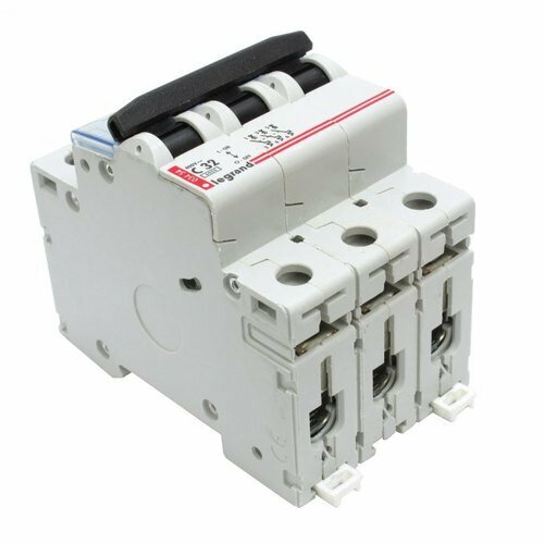 Legrand 003454 Автоматический выключатель DX 6000 - 6 ка - тип характеристики c - 3п - 400 в~ - 32 а - 3 модуля