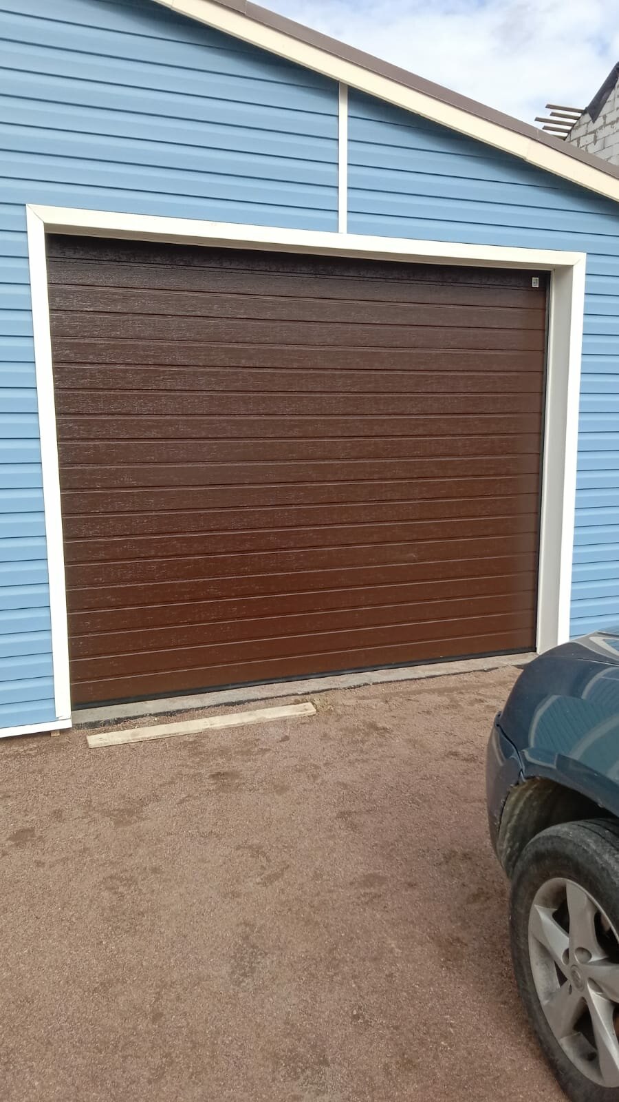 Подъемные секционные гаражные ворота Алютех (ш*в) 2500*2250 цвет коричневый - фотография № 2