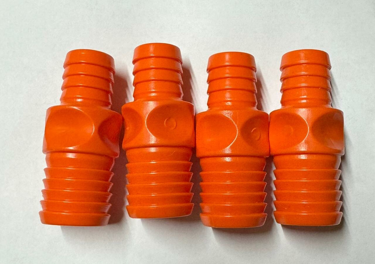Соединитель для поливочных шлангов 3/4"-1"(20мм-25мм) Medalyan комплект 4 штуки пластик(оранжевый).