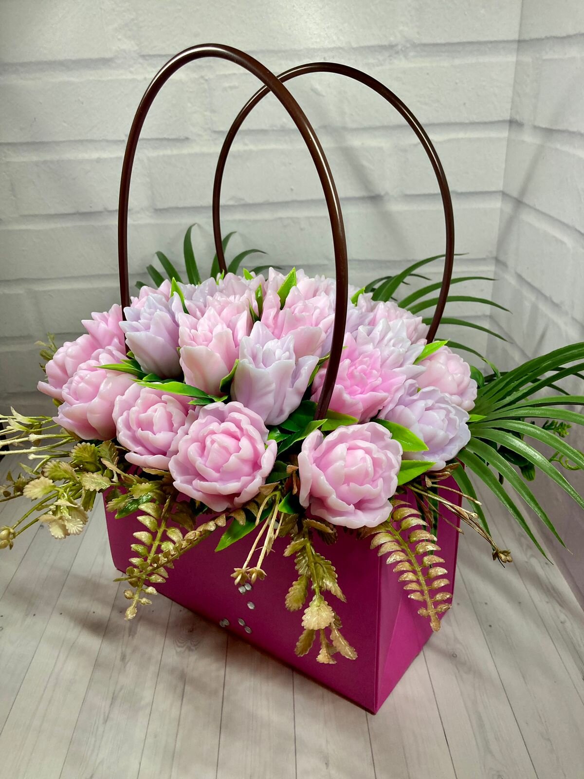 "Розовые тюльпаны" - мыльный букет в корзинке