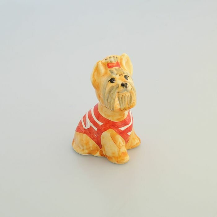 фото Статуэтка фарфоровая "Йоркширский терьер маечка красная", 8 см, авторская роспись