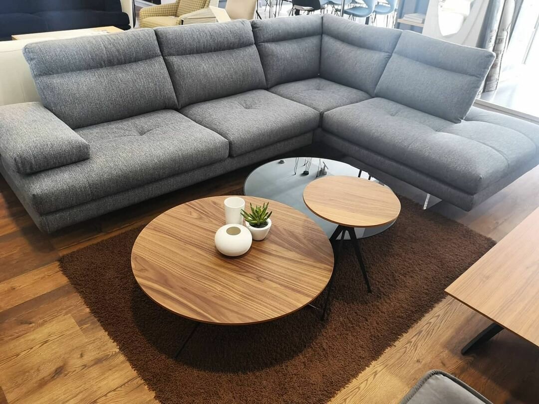 фото Диван Toby Wing Цена по акции Calia Italia Итальянский диван с шезлонгом в ткани.