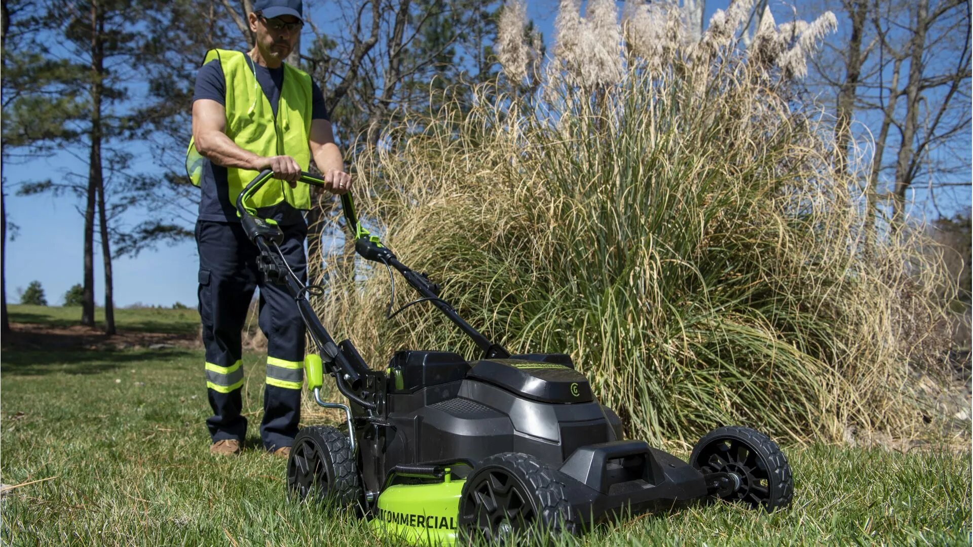 Газонокосилка аккумуляторная GREENWORKS TwinForce 82V с АКБ 5Ач и ЗУ - фотография № 2