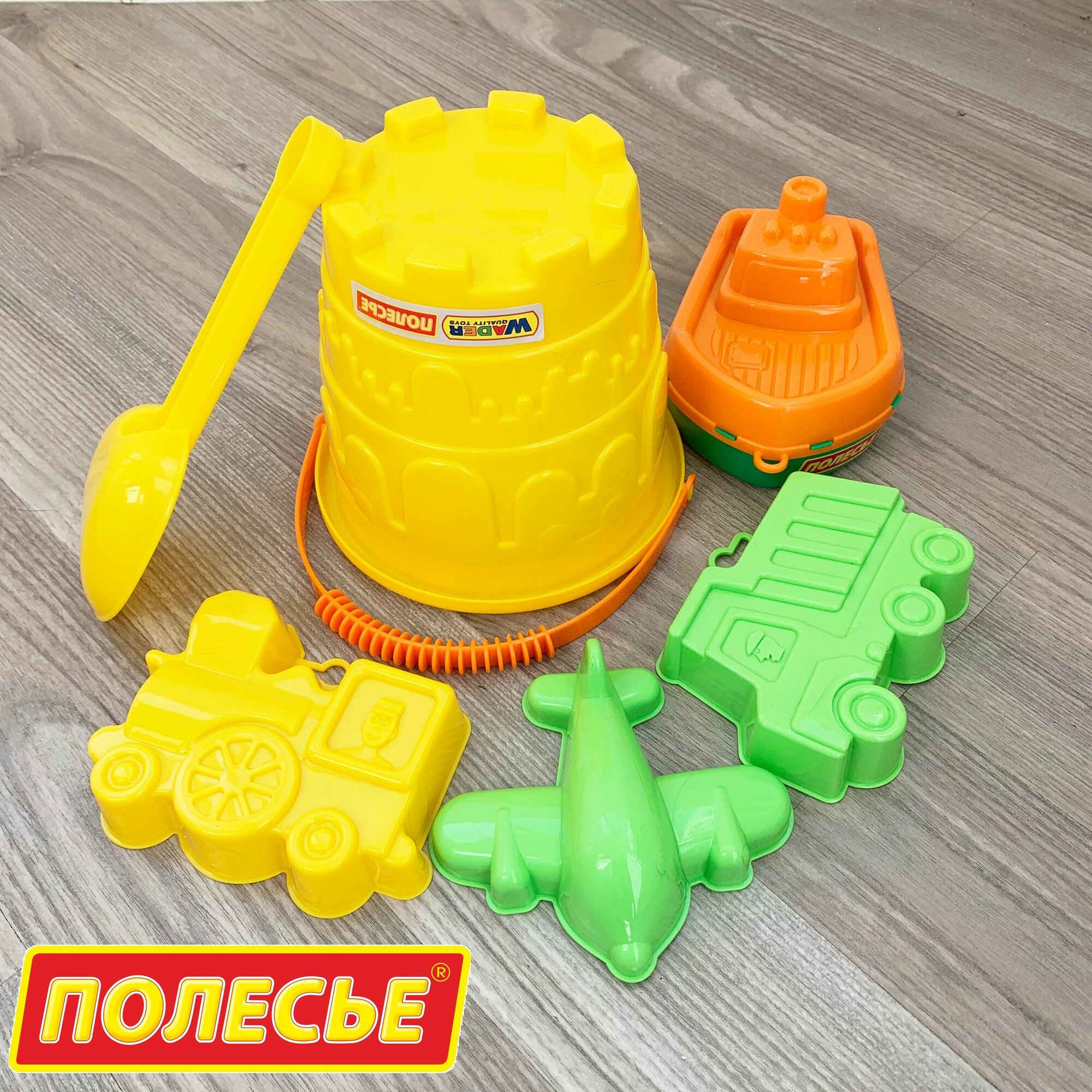 фото Набор для песочницы: формочки самосвал паровоз, кораблик, совок и ведро Замок 16,5х15 см, 1,9 л. / Полесье желто-салатовый