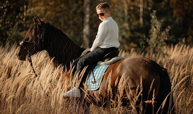 Индивидуальная конная прогулка в поля для 1 чел. (1 час) (Московская область)