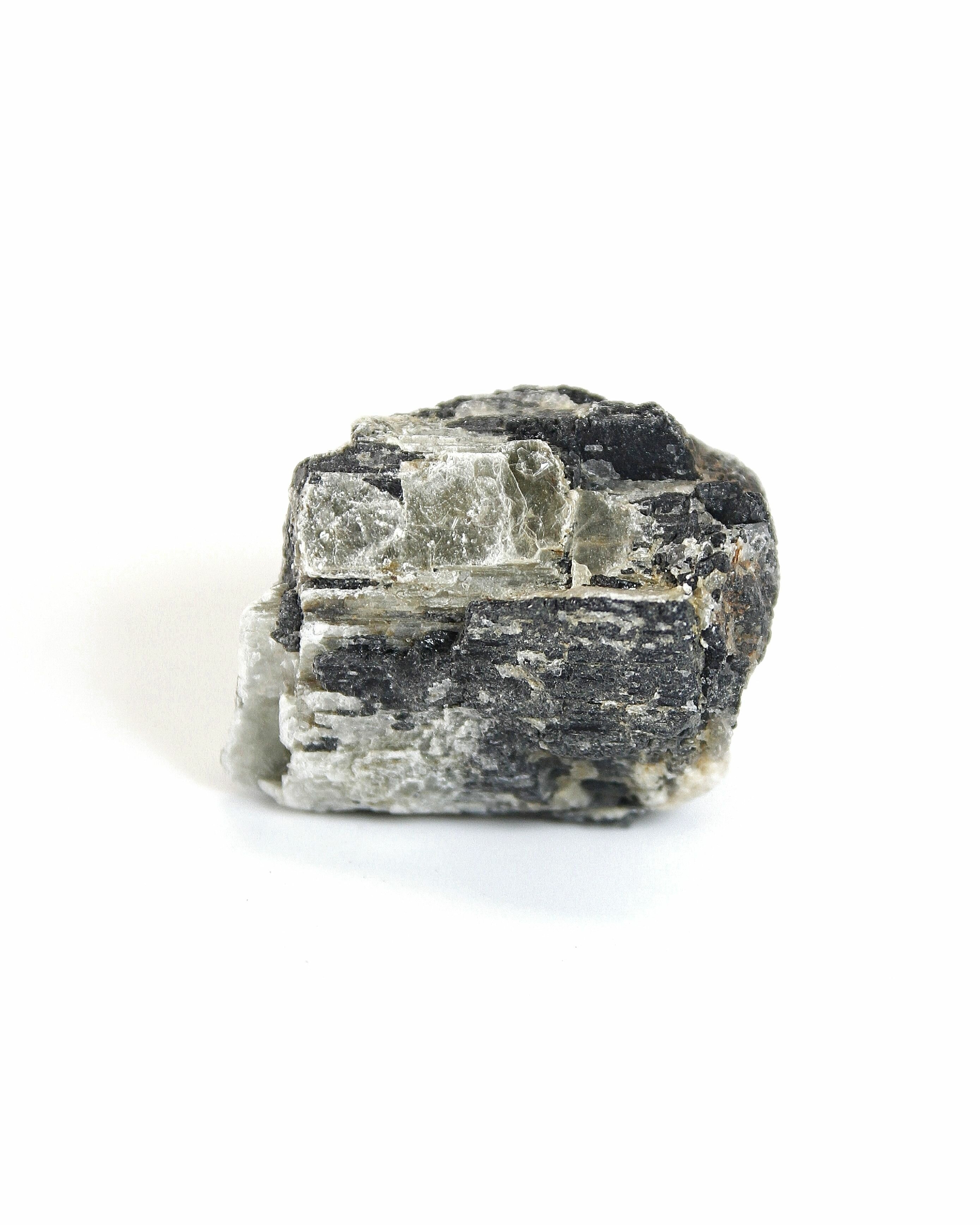 Черный турмалин (Шерл) - 4.5-5.5 см натуральный камень колотый необработанный 1 шт - для декора поделок бижутерии