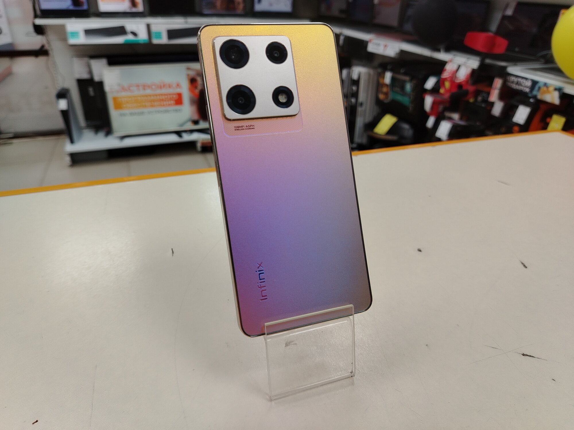 Смартфон Infinix Note 30 Pro (X678B) 8/256 ГБ Dual nano SIM, изменяемый золотой Б/У, уценка