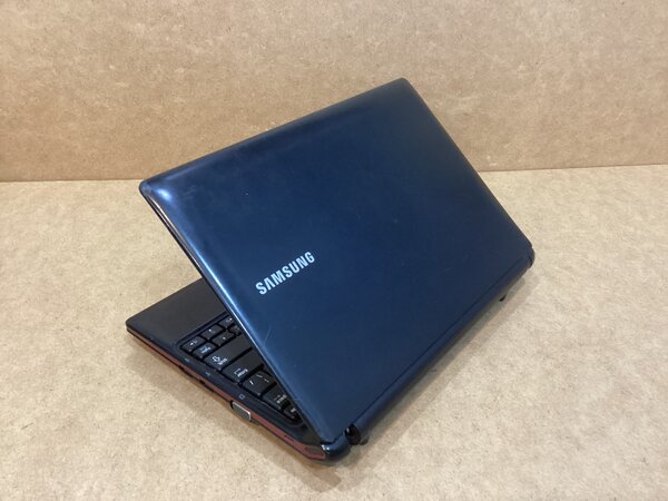 10.1" Нетбук Samsung N102 1024x600, Intel Atom N435, RAM 1 ГБ, HDD 250 ГБ, черный, Windows 7