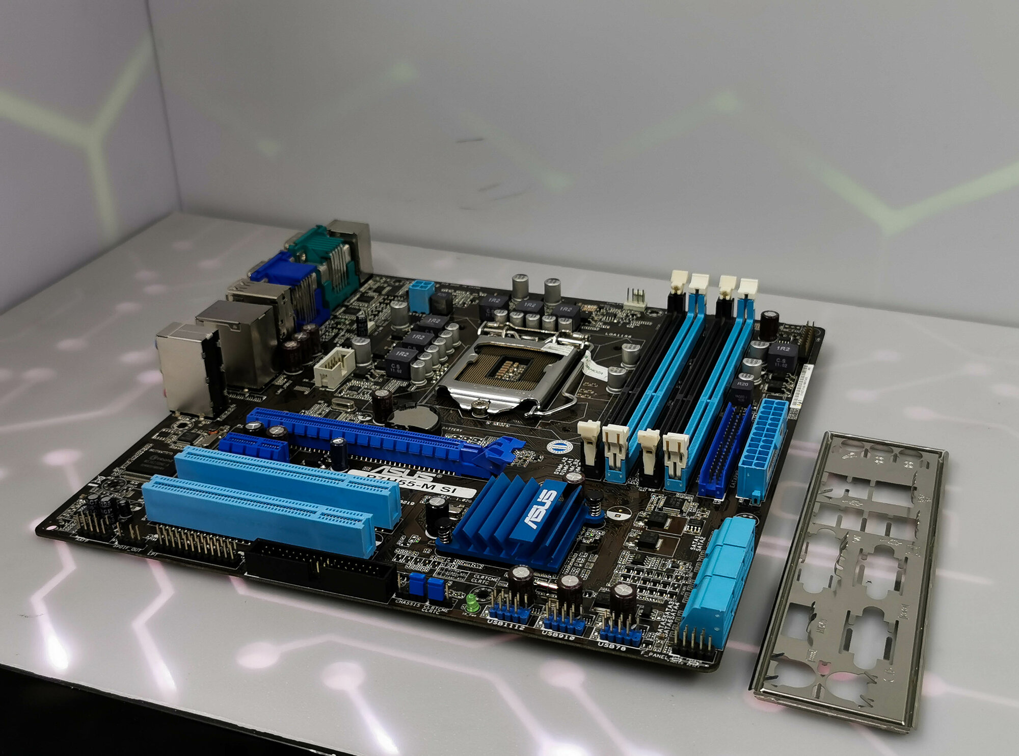 Материнская плата ASUS LGA1156 P7H55-M SI DDR3 форм-фактор mATX