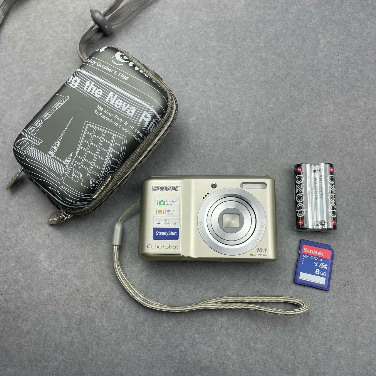 Цифровой компактный фотоаппарат Sony Cyber-shot DSC-S2000, 10.1 МП, бежевый