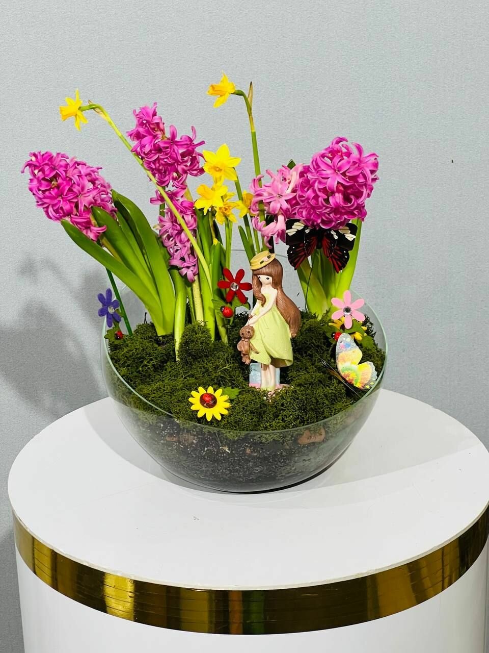 Весенняя композиция / Первоцветы в вазе / Нарцисс и гиацинт