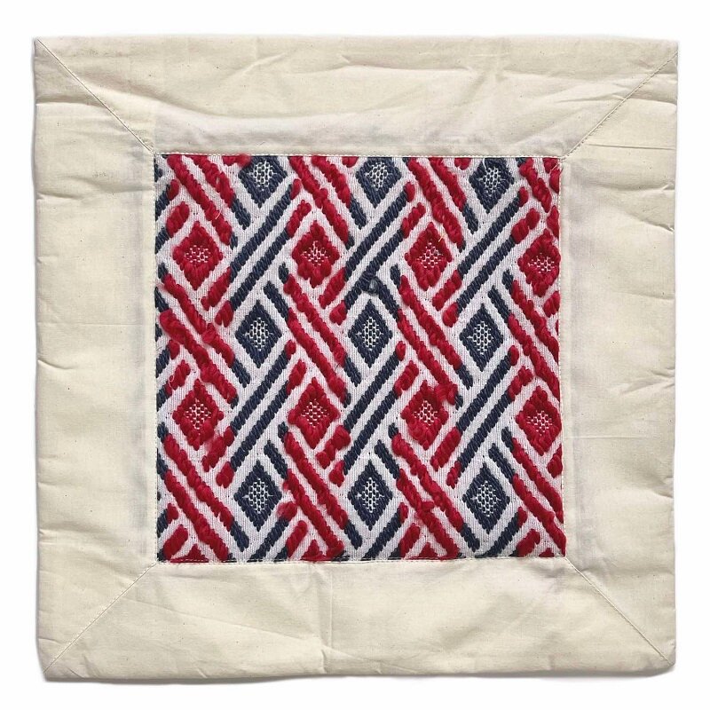 фото Индийский чехол для подушки восточные мотивы В рамке (хлопок, с обратной стороны однотонный на молнии, размер 40 на 40 см.), 1 шт.