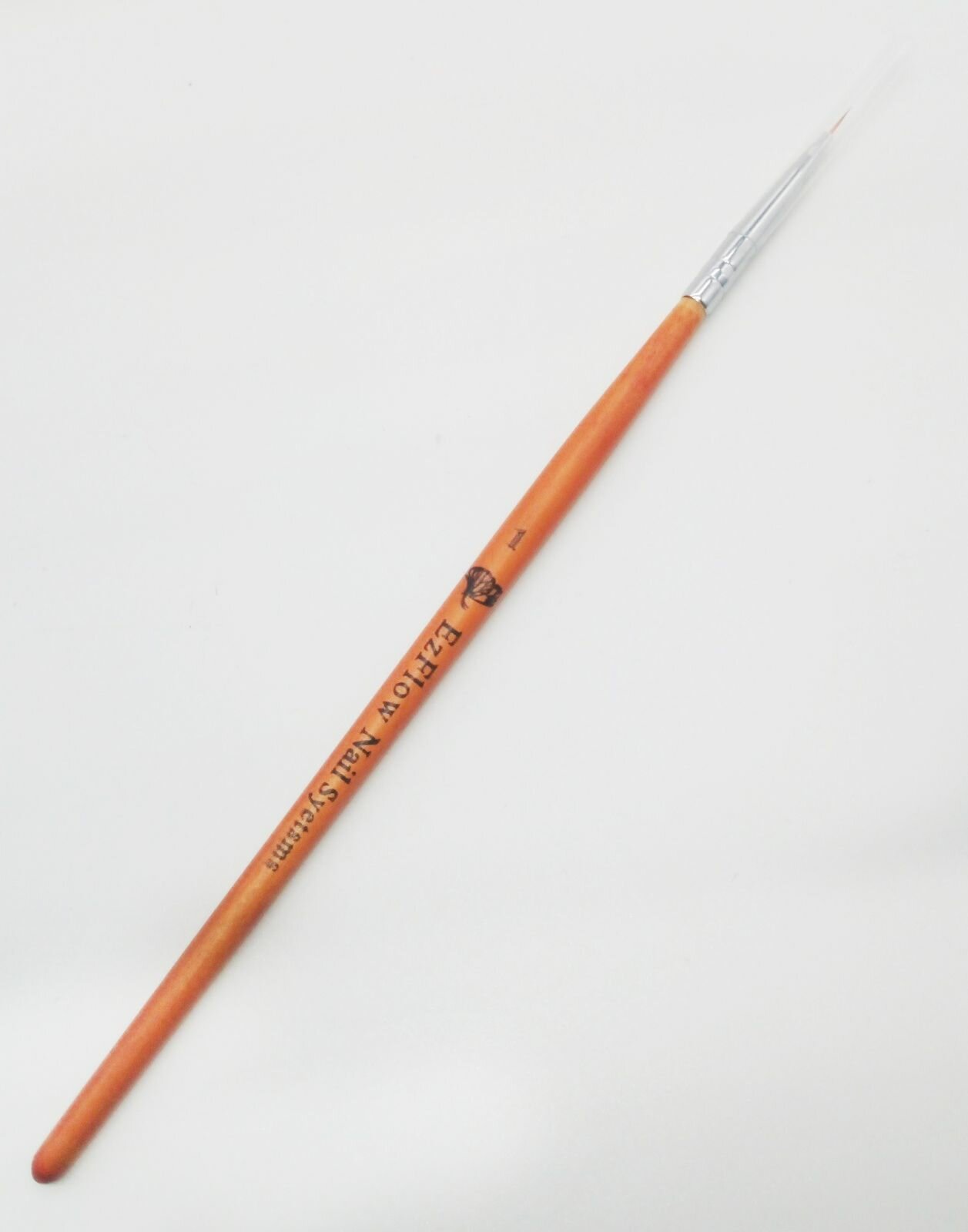 фото Кисть для маникюра EzFlow - Волосок №1, деревянная ручка, 1 шт