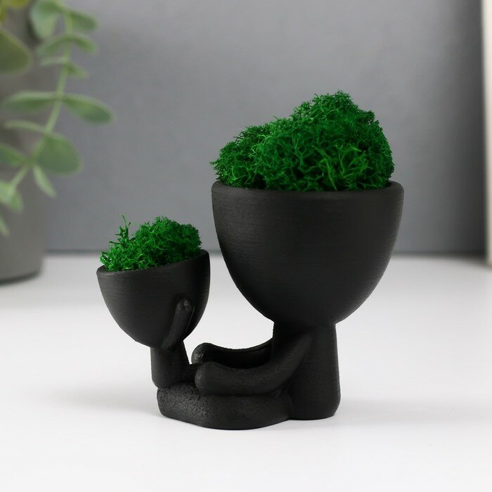 фото Кашпо бетонное мини "Мистер Грин с малышом"со мхом черный 5,5х8,5х6,5 см (мох зел стабилиз)