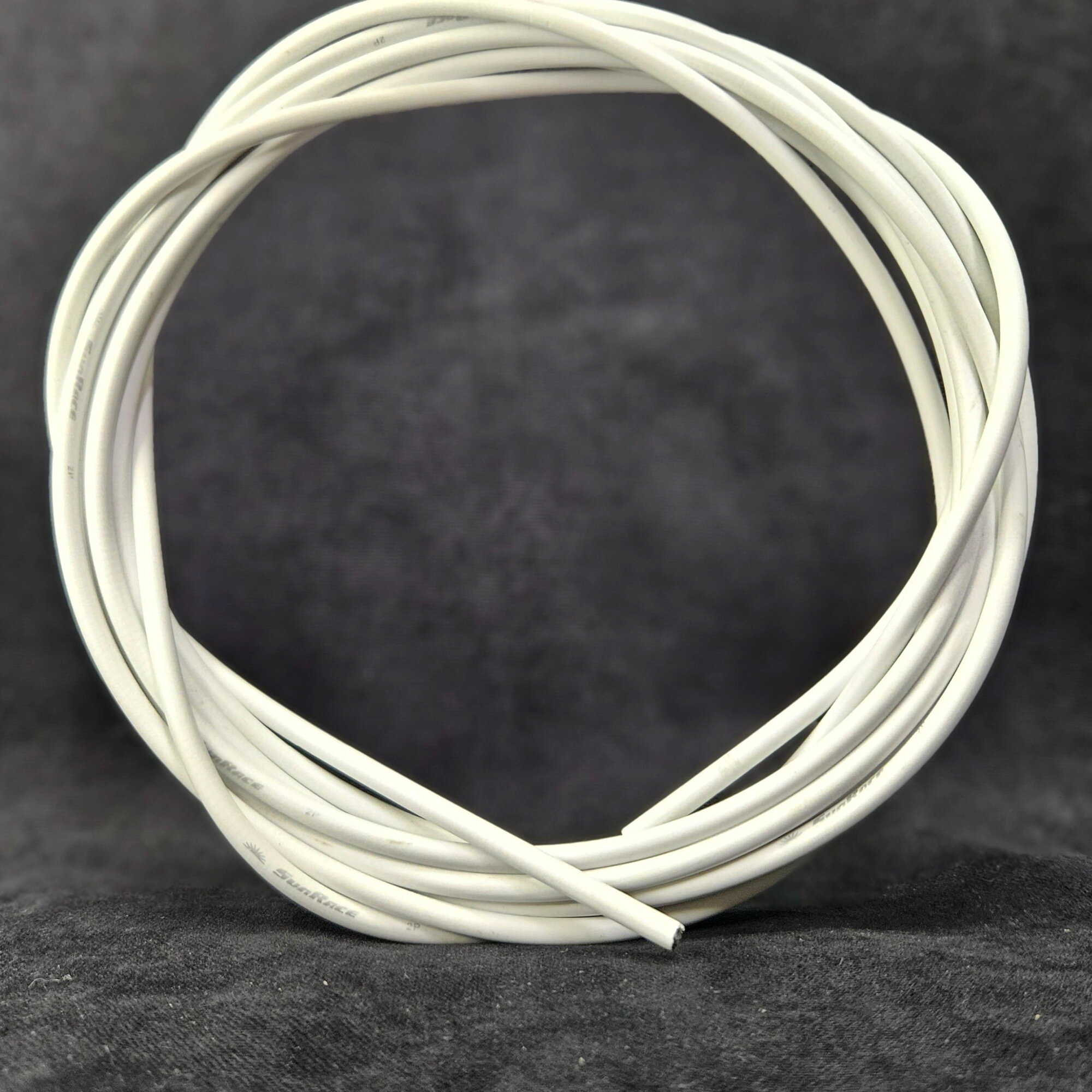 фото Рубашка троса тормоза SunRace 2P, 2 метра (цельным куском), диаметр - 5 мм, белая