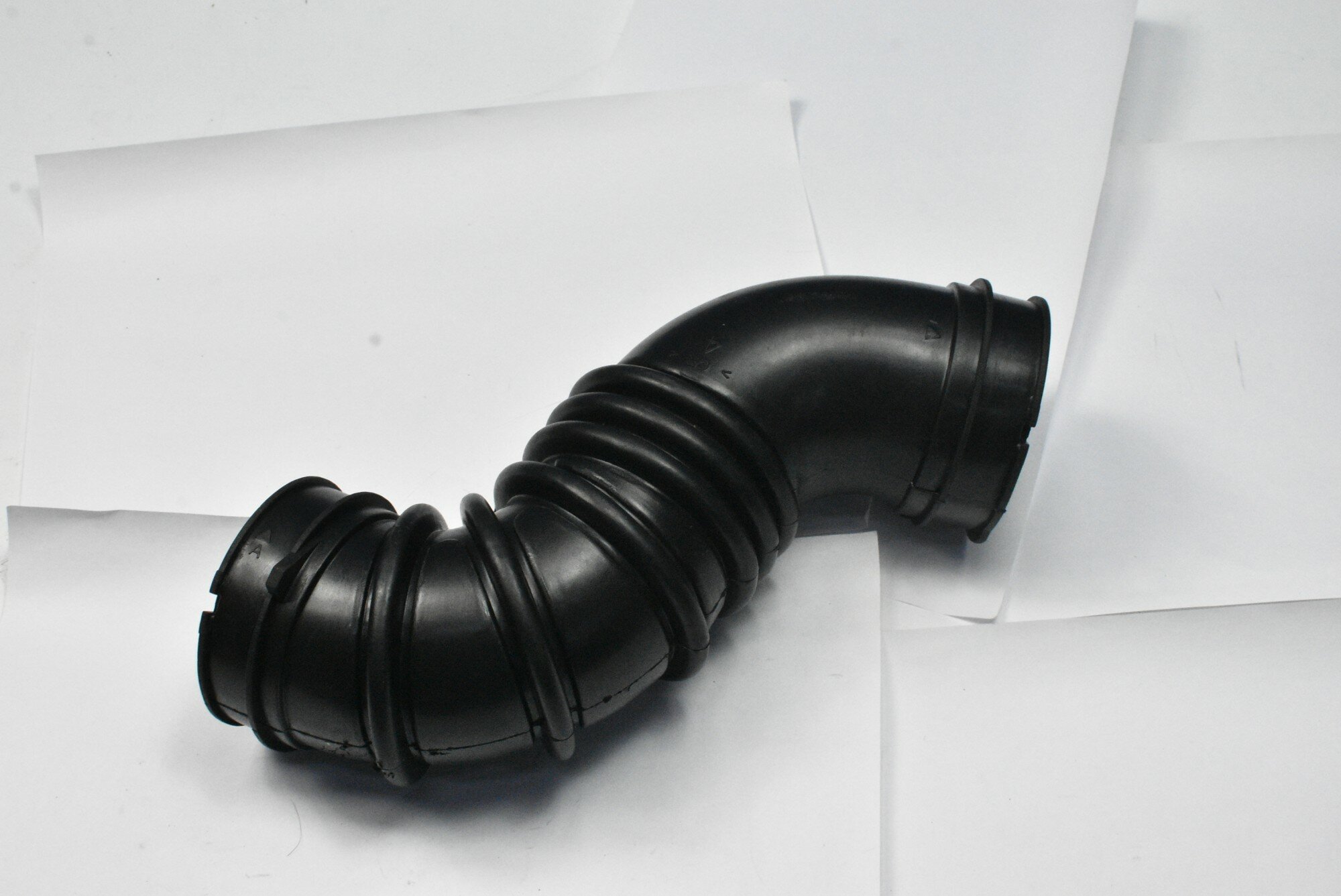 фото Патрубок воздушный Toyota Corolla Axio ZZE122, Caldina ZZT241, Allion ZZE24 1ZZFE