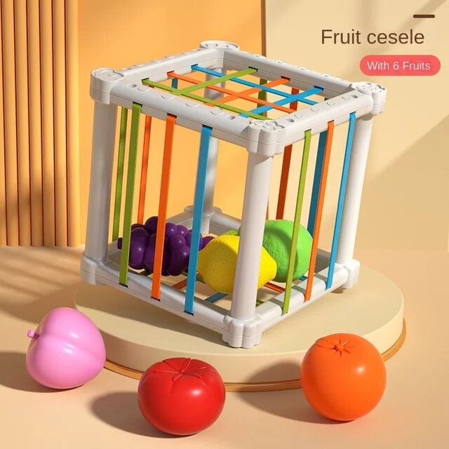 Игрушка Монтессори сенсорный сортировщик "Фрукты" для малышей 6-12 мес / Монтессори куб для малышей с функцией погремушки