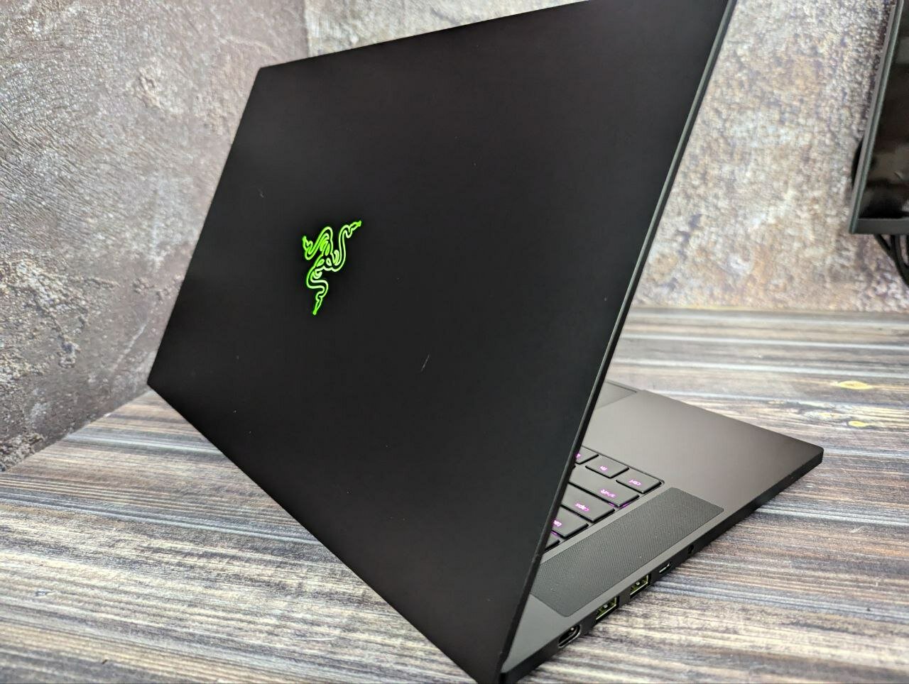 Razer blade 15, i7-11800h, RTX 3070, 16gb RAM, 1tb SSD, 15.6" USA