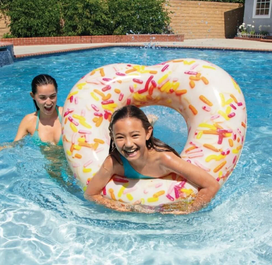 Надувной круг для плавания INTEX Пончик - Сердце 104х99х25 см, для взрослых и детей c 9 лет на пляж и в бассейн, нагрузка до 90 кг, плотный с рисунком не прозрачный, без насоса / 1 шт