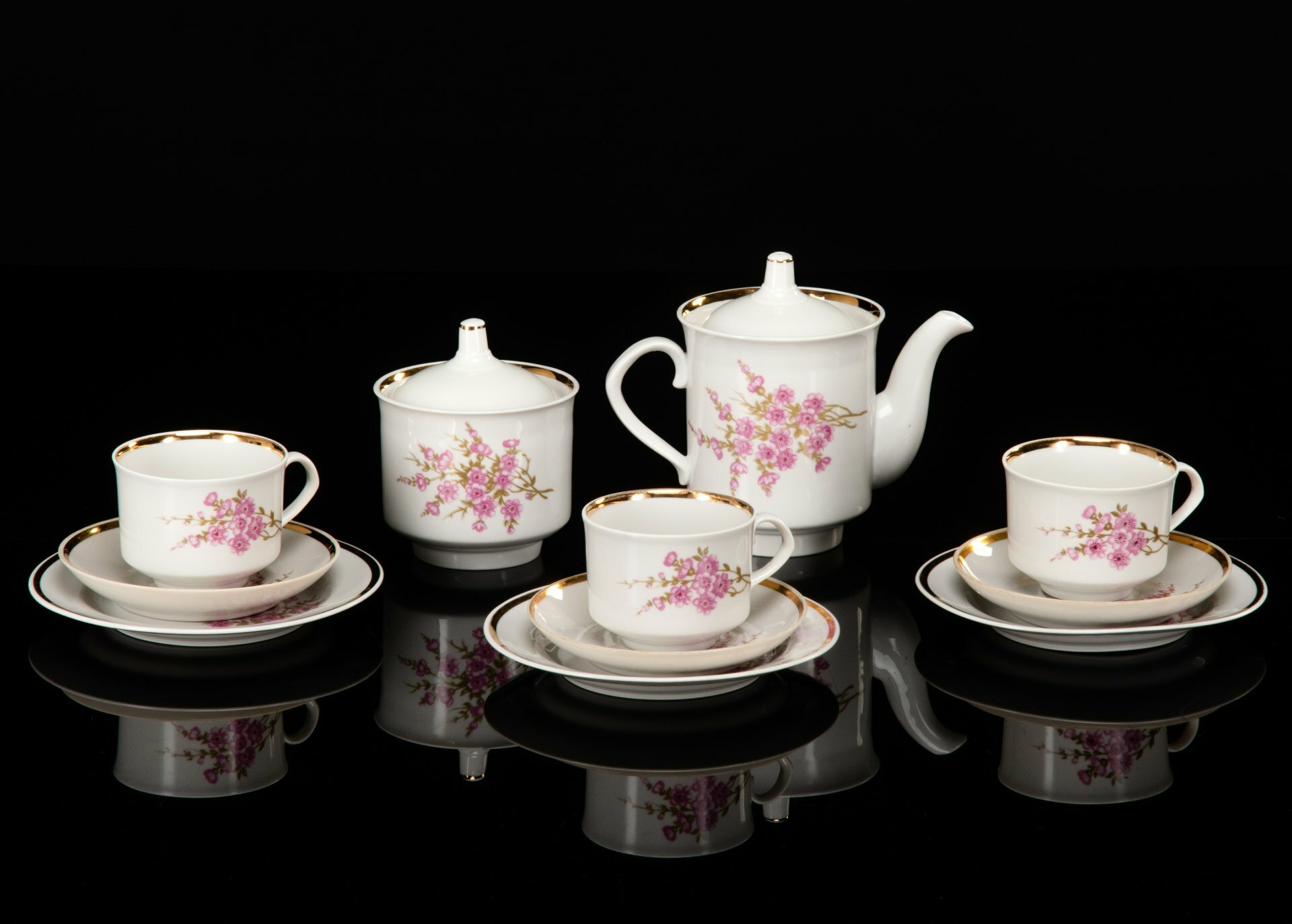 фото Сервиз чайный с декором в виде розовых цветов, на три персоны (11 предметов)