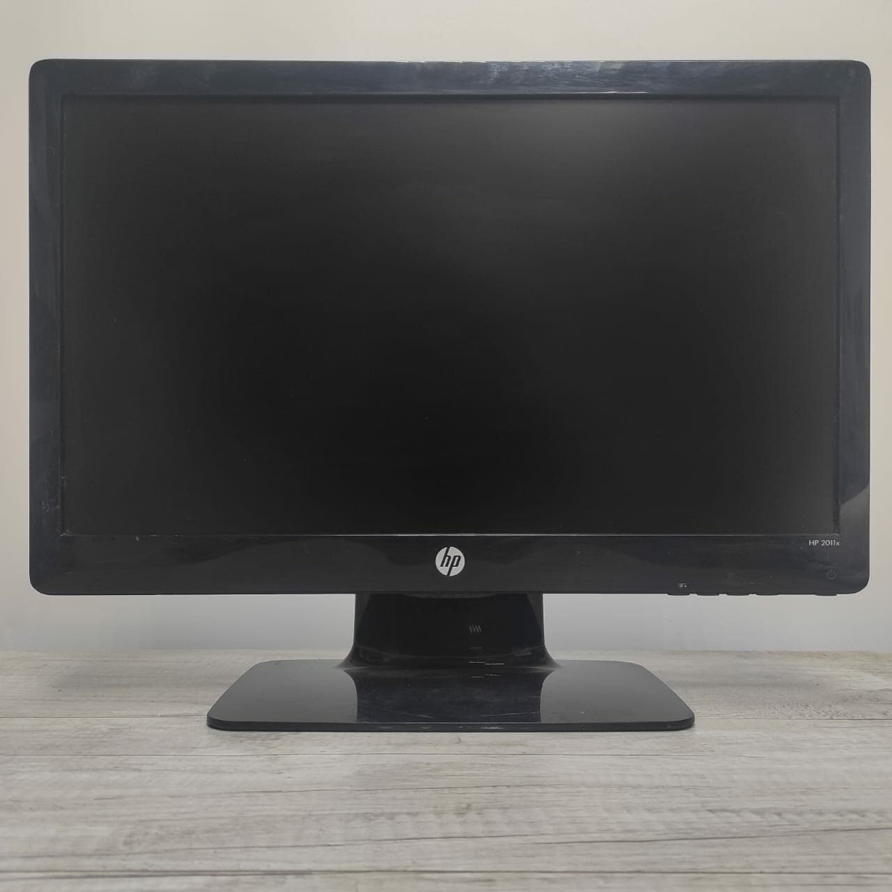 20" Монитор HP 2011x, 1600x900, 76 Гц, TN, черный