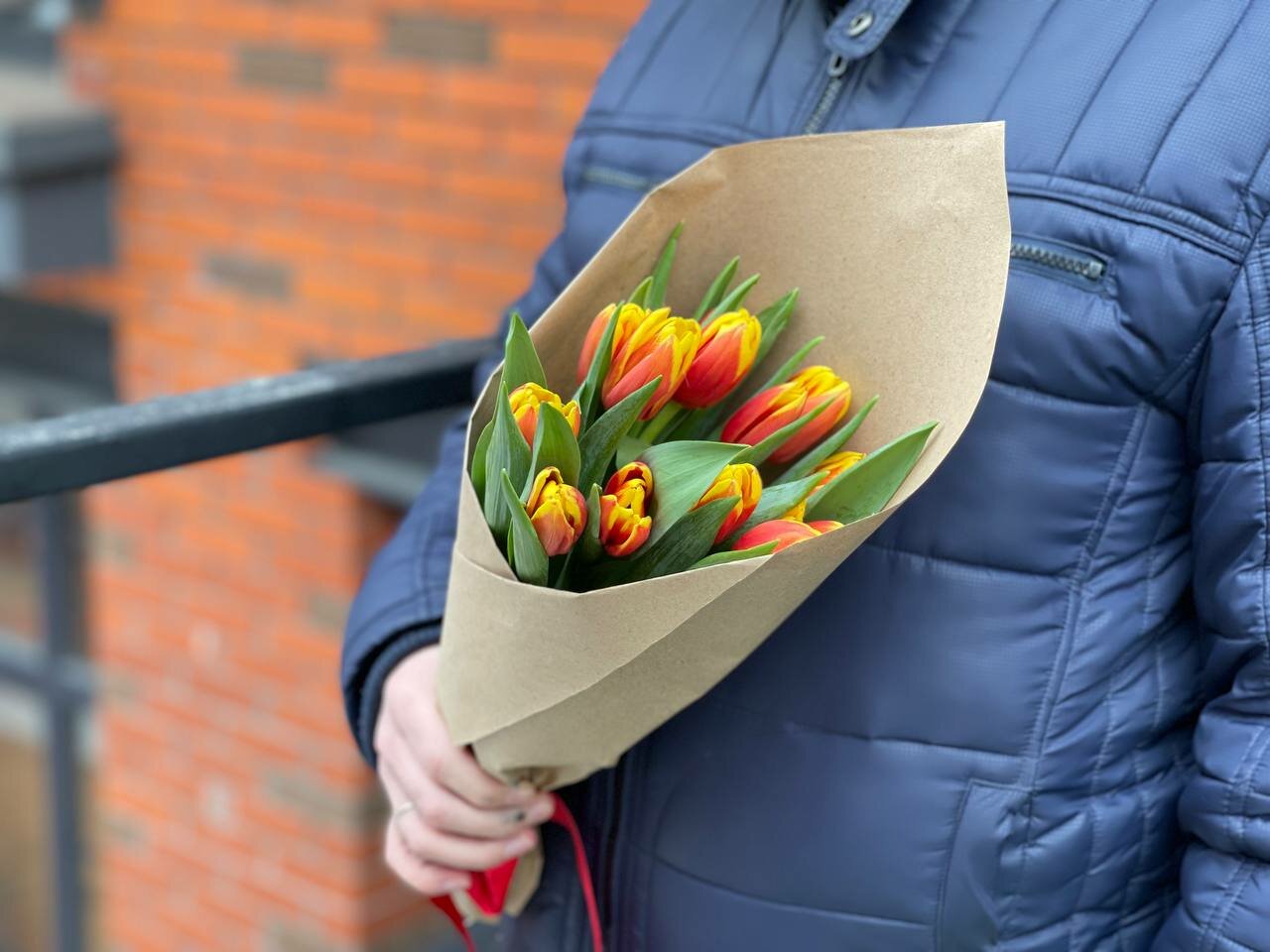 Букет тюльпанов в подарок на 8 марта 15 шт
