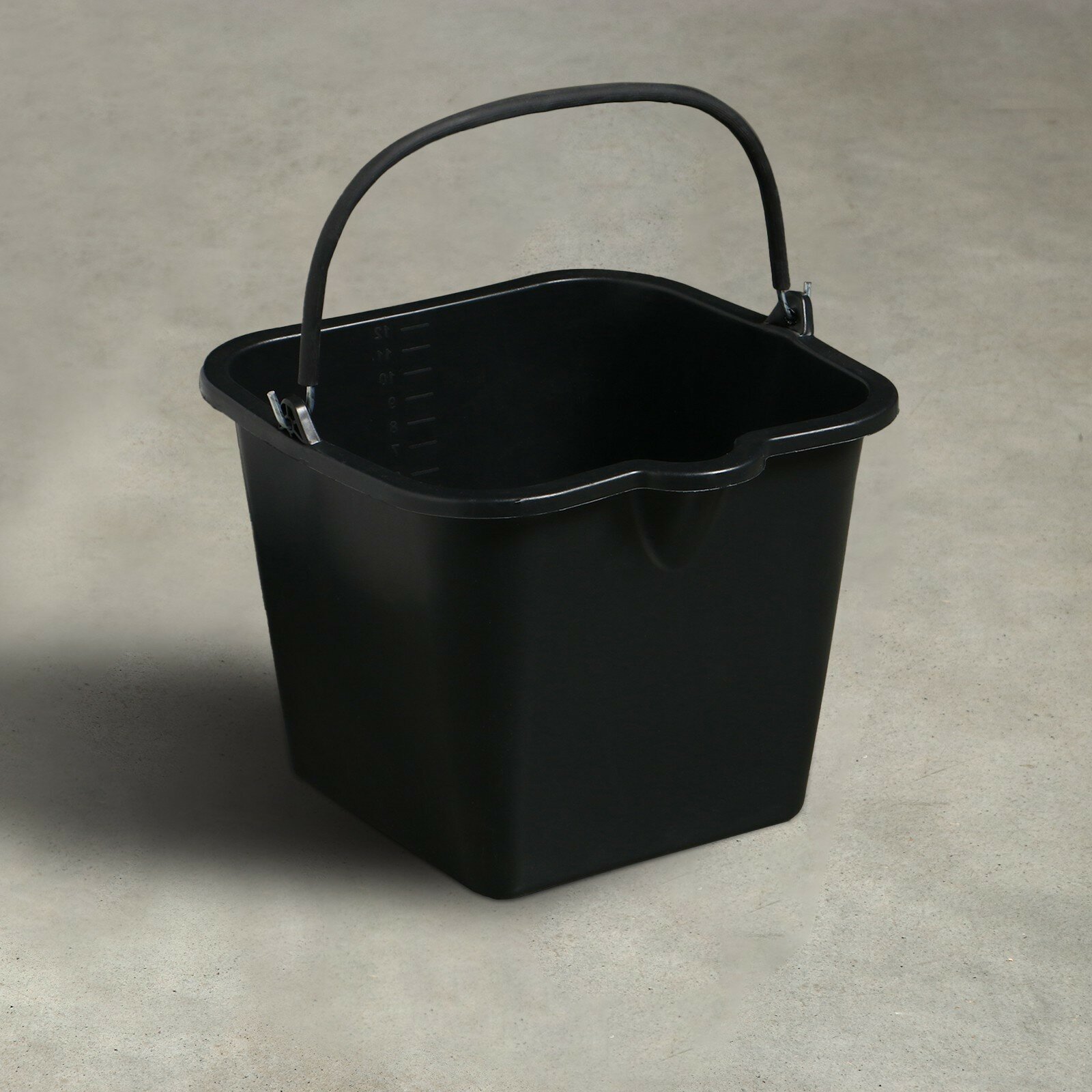 фото Ведро строительное, 12 л, резинопластик, квадратное с носиком