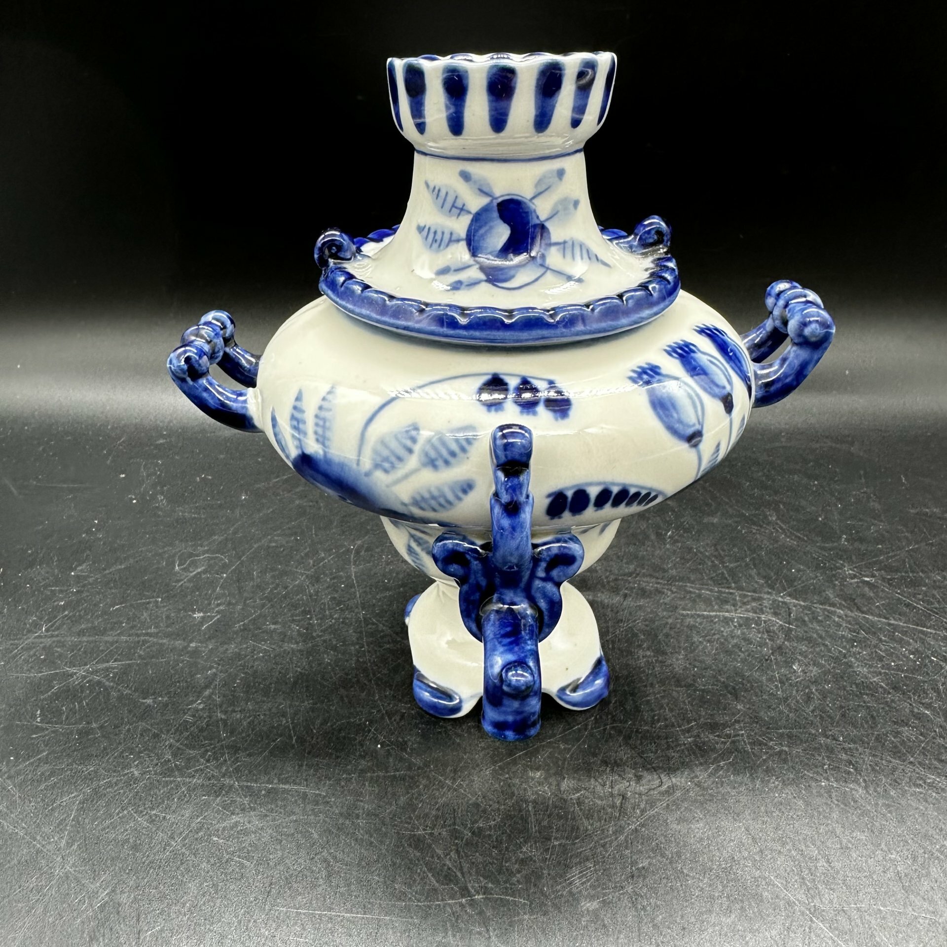 фото Чайница с цветочным декором "Самовар", Гжель, фарфор, роспись, Россия, 1970-2000 гг.