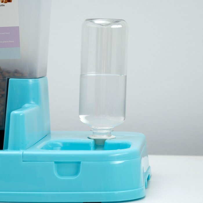 Комплекс: контейнер для корма (1,5 кг), съемная миска и поилка, голубой - фотография № 3