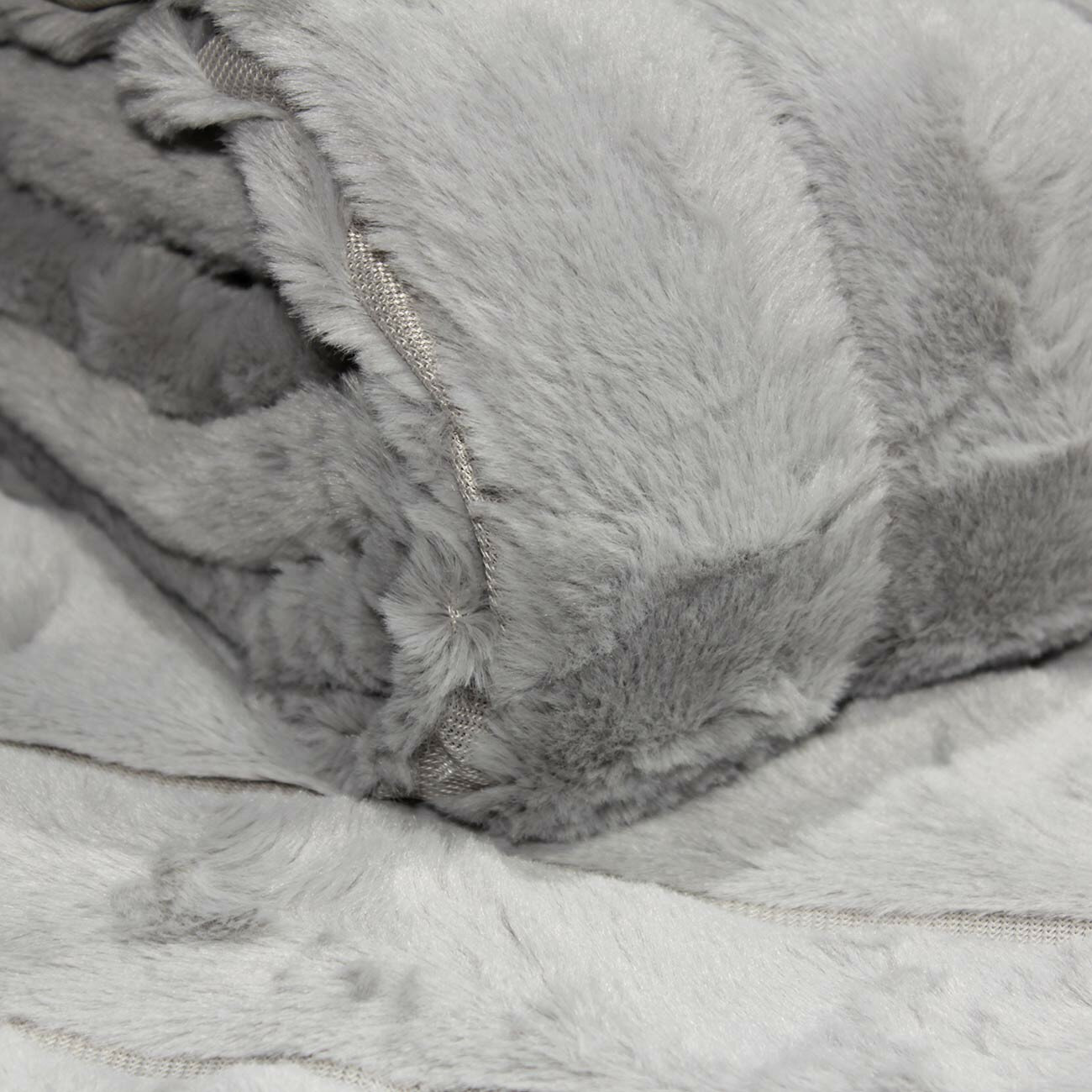 Пледы и покрывала Cloris Покрывало меховое, цвет пудровый серый, под кролика, двуспальное T7 - фотография № 3