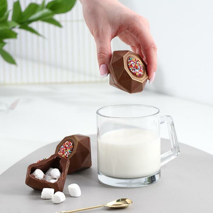 Шоколадная бомбочка с маршмеллоу «Счастье внутри» молочный шоколад, 38 г - фотография № 1