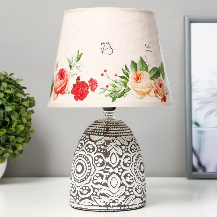 фото Настольная лампа "Цветы" Е14 15Вт 20х20х30 см RISALUX