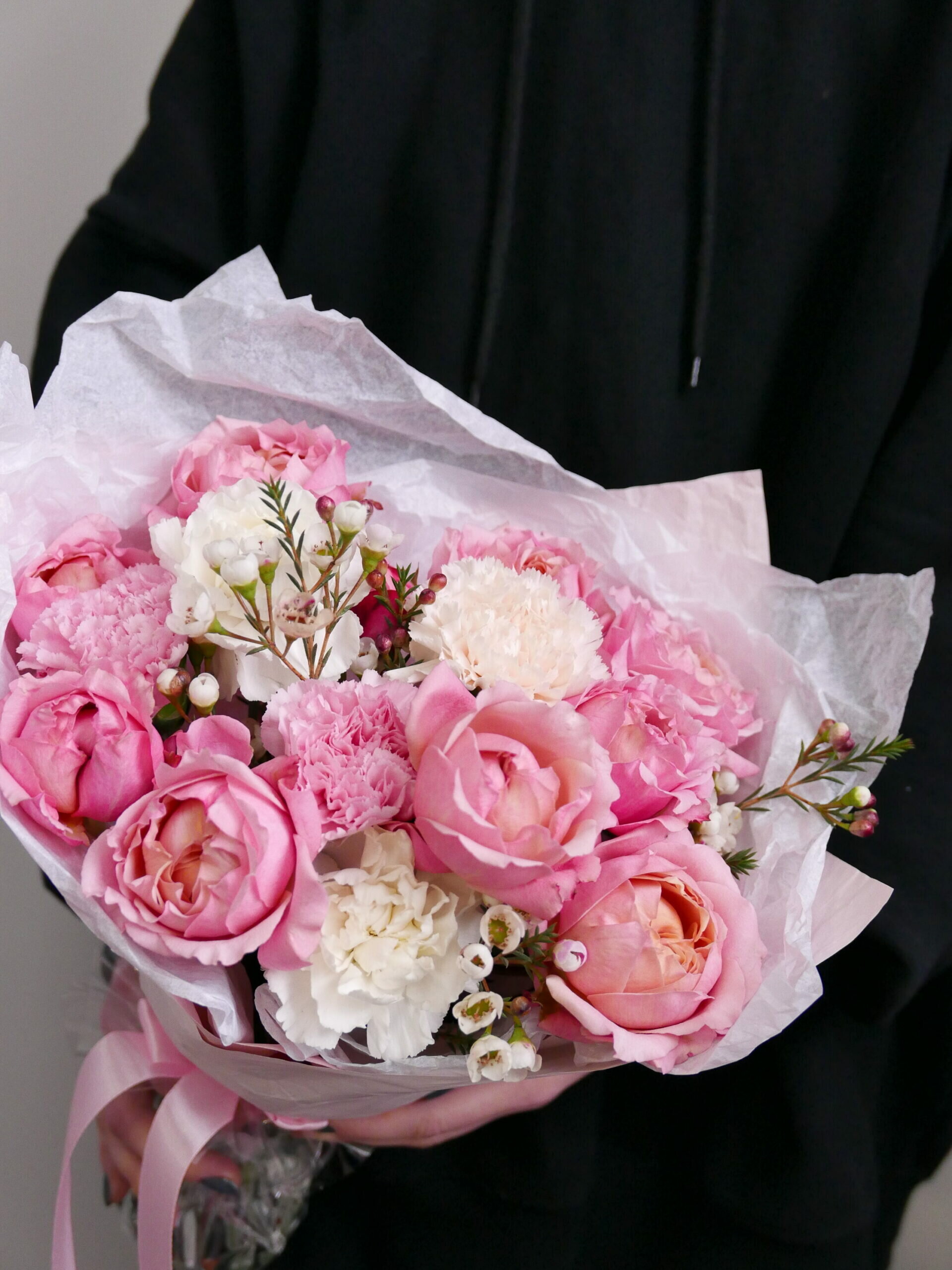 Букет «Джульетта мини» с кустовыми розами и гвоздиками