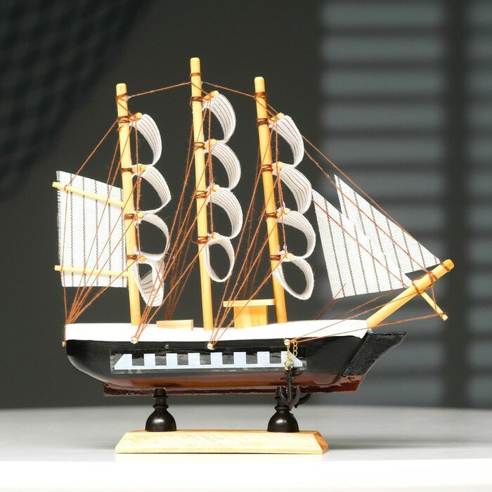 Корабль сувенирный малый «Трёхмачтовый», борта чёрные с белой полосой, паруса белые, 20 × 5 × 19 см - фотография № 8